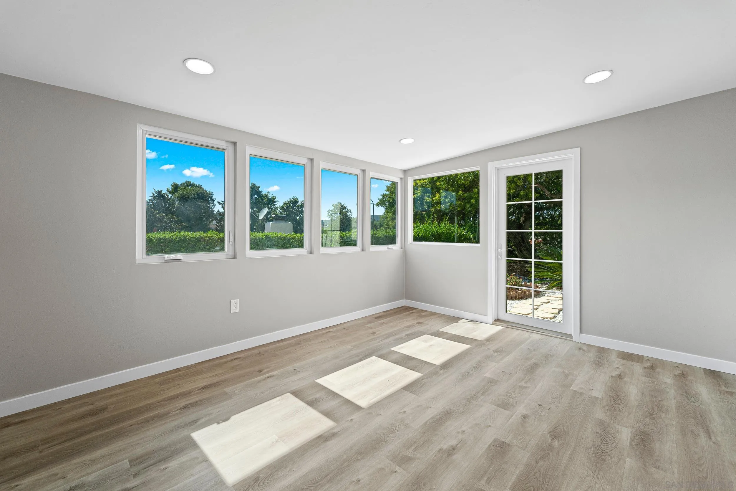 Photo #12: 2600400 Listing: Photo #12