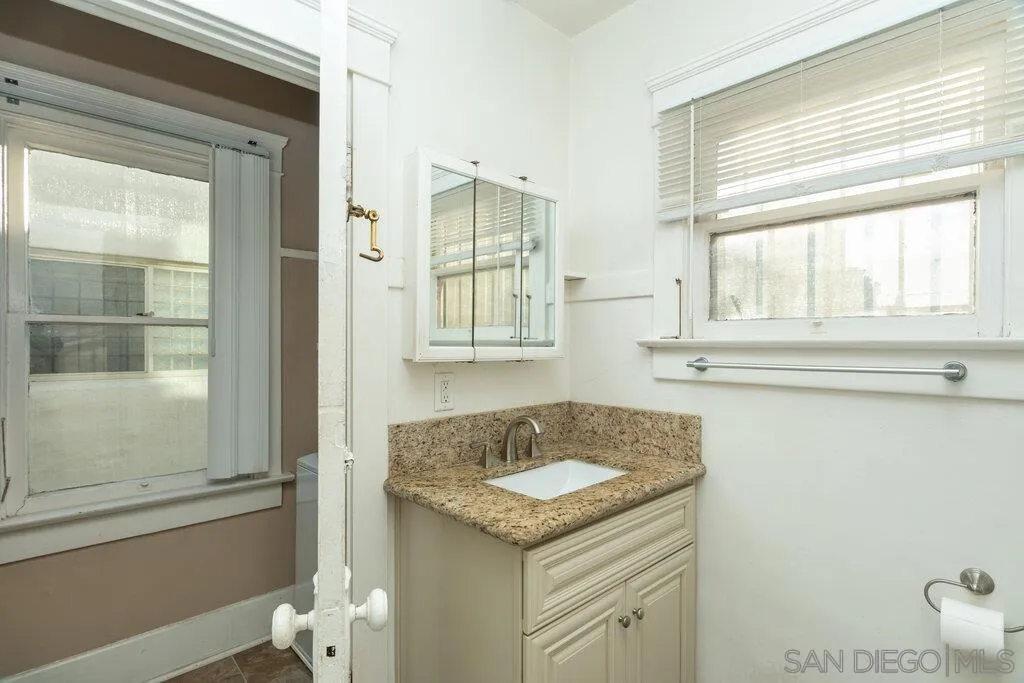 3574 4th Ave. (-80), San Diego, CA, 92103