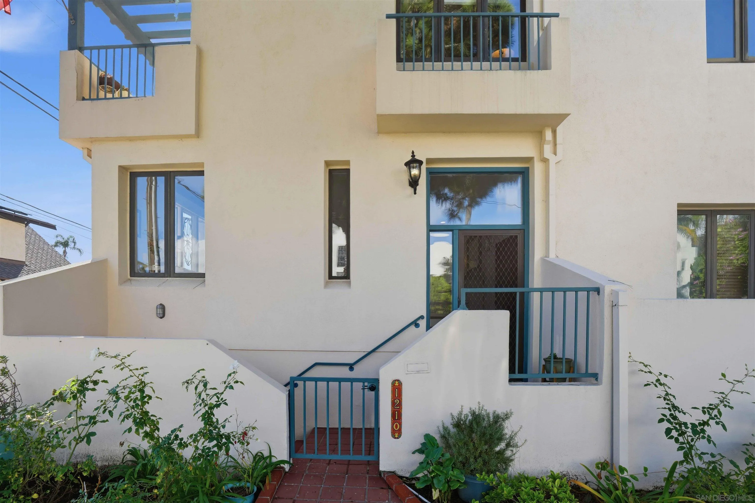 835 Sycamore Avenue, Los Angeles, CA, 90038