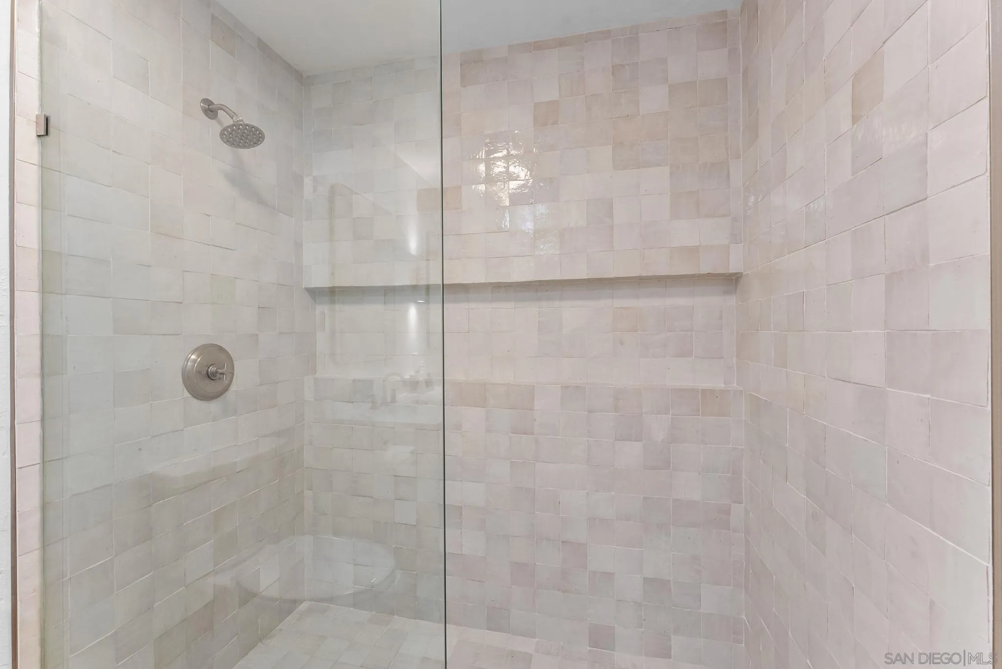 Photo #16: 2600406 Listing: Photo #16