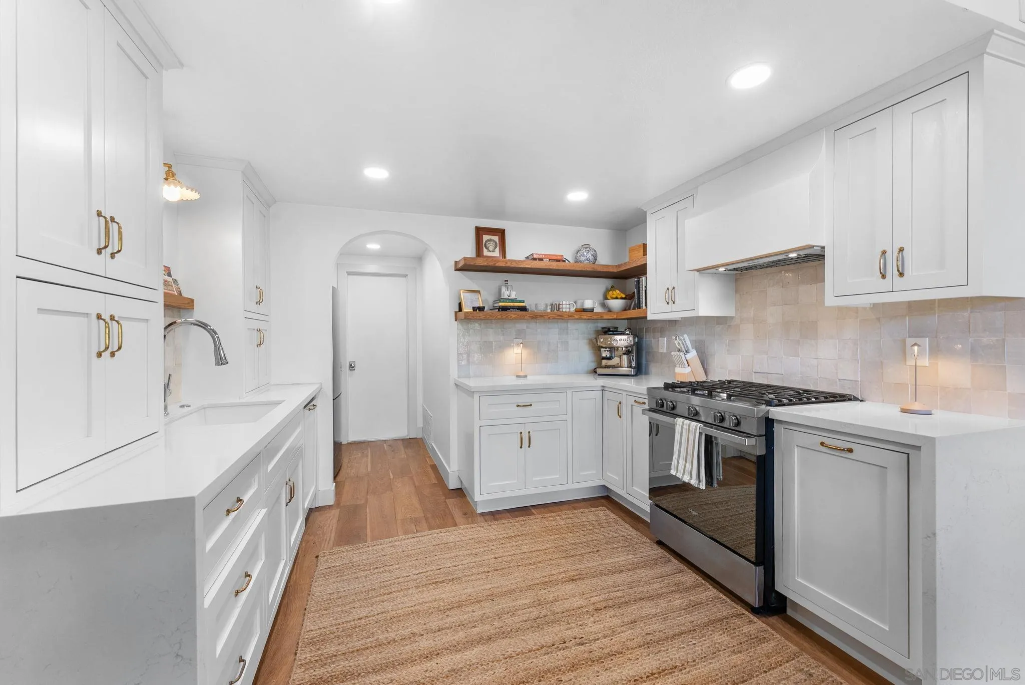 Photo #9: 2600406 Listing: Photo #9