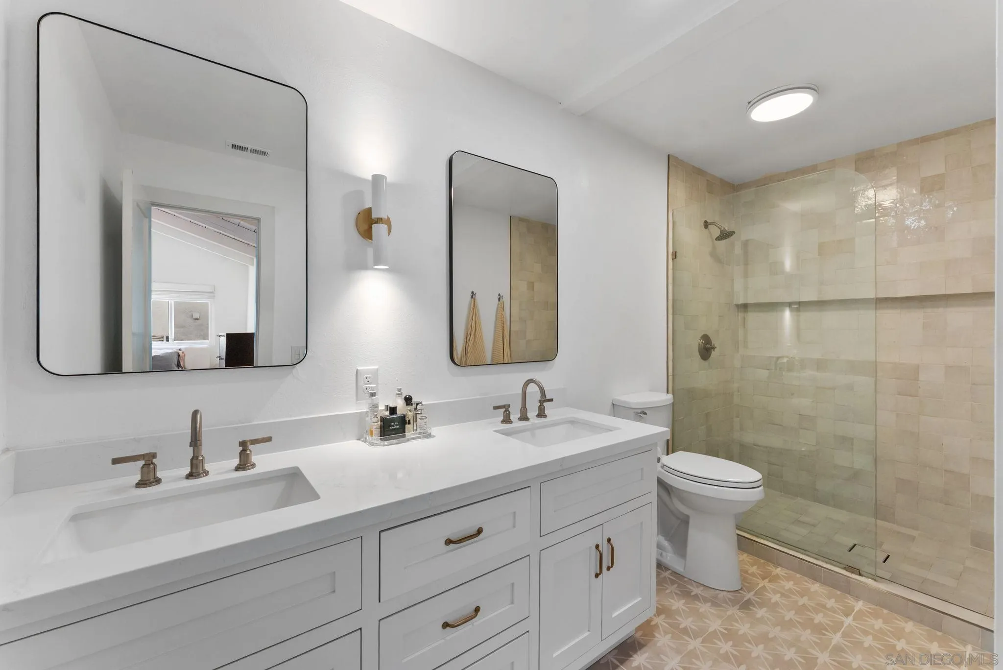 Photo #15: 2600406 Listing: Photo #15