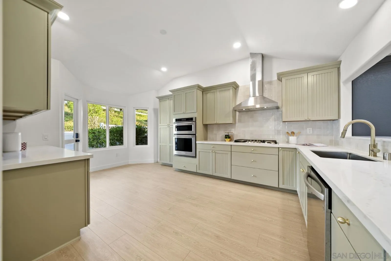 Photo #13: 2600411 Listing: Photo #13