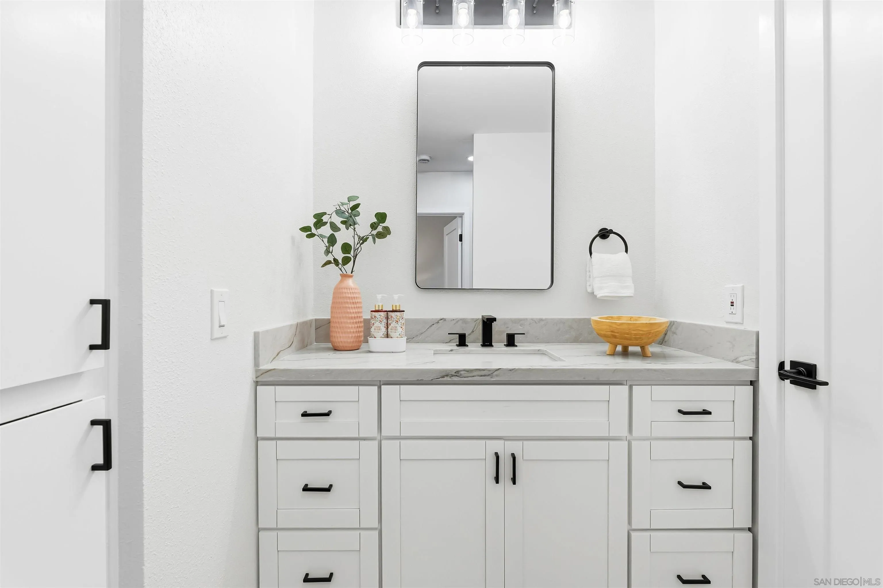 Photo #21: 2600420 Listing: Photo #21