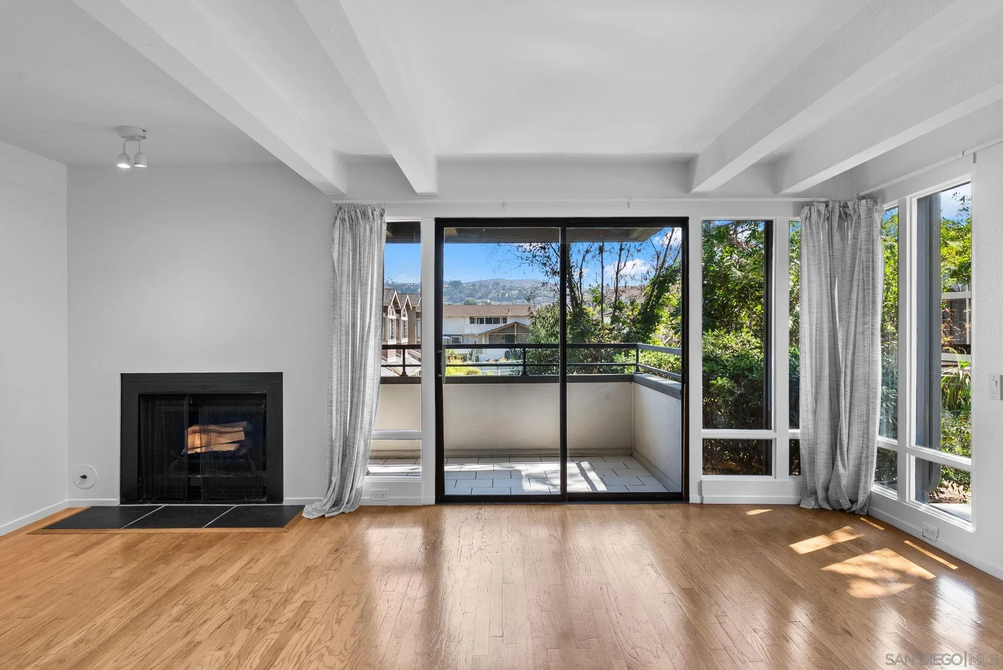 Photo #4: 2600421 Listing: Photo #4