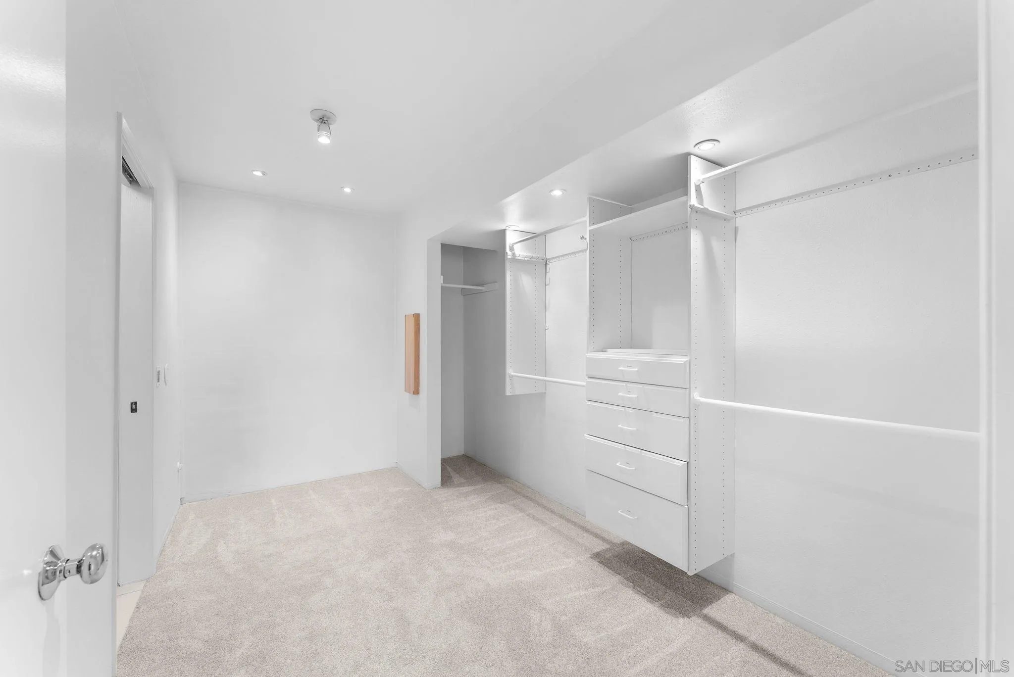 Photo #11: 2600421 Listing: Photo #11