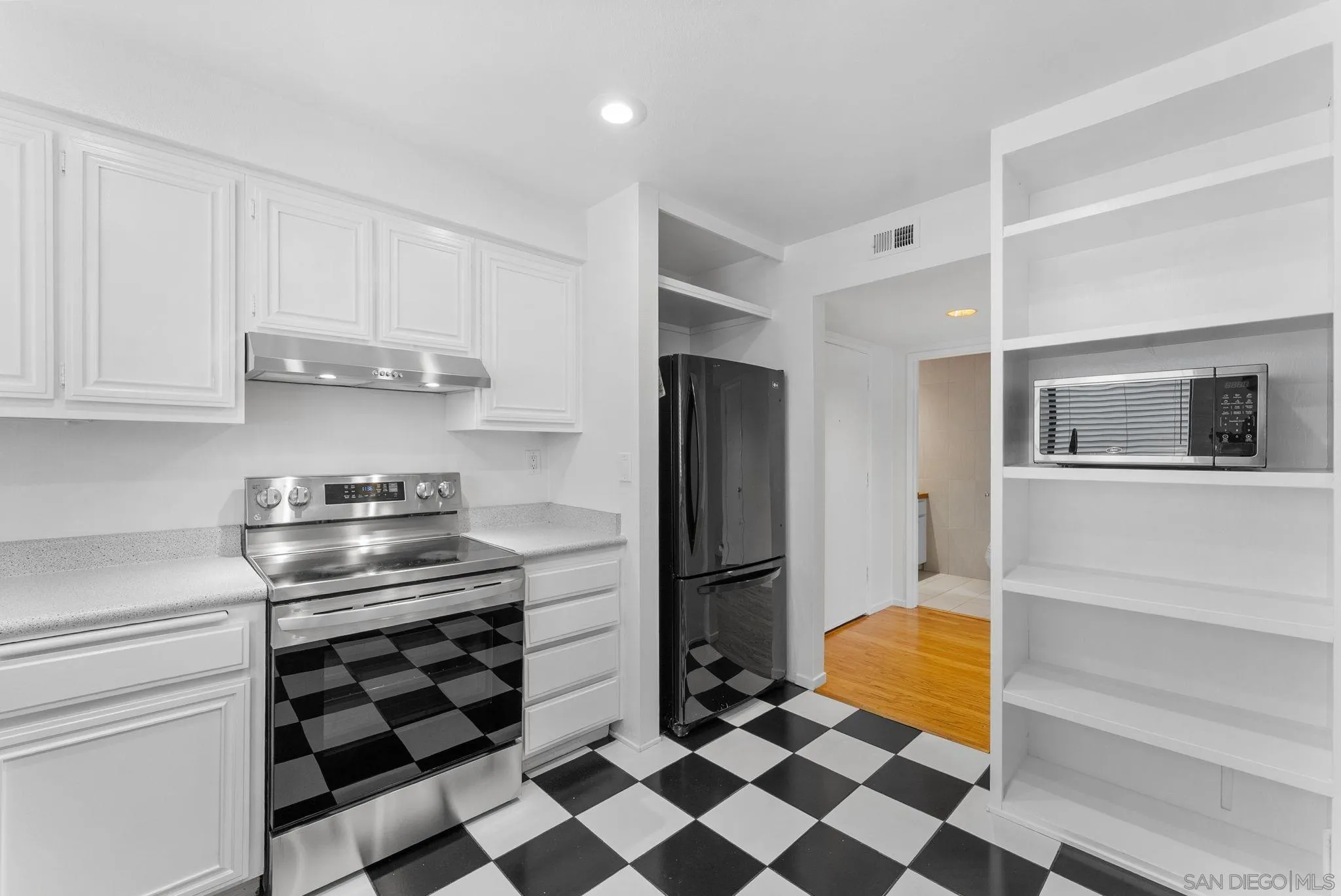 Photo #7: 2600421 Listing: Photo #7