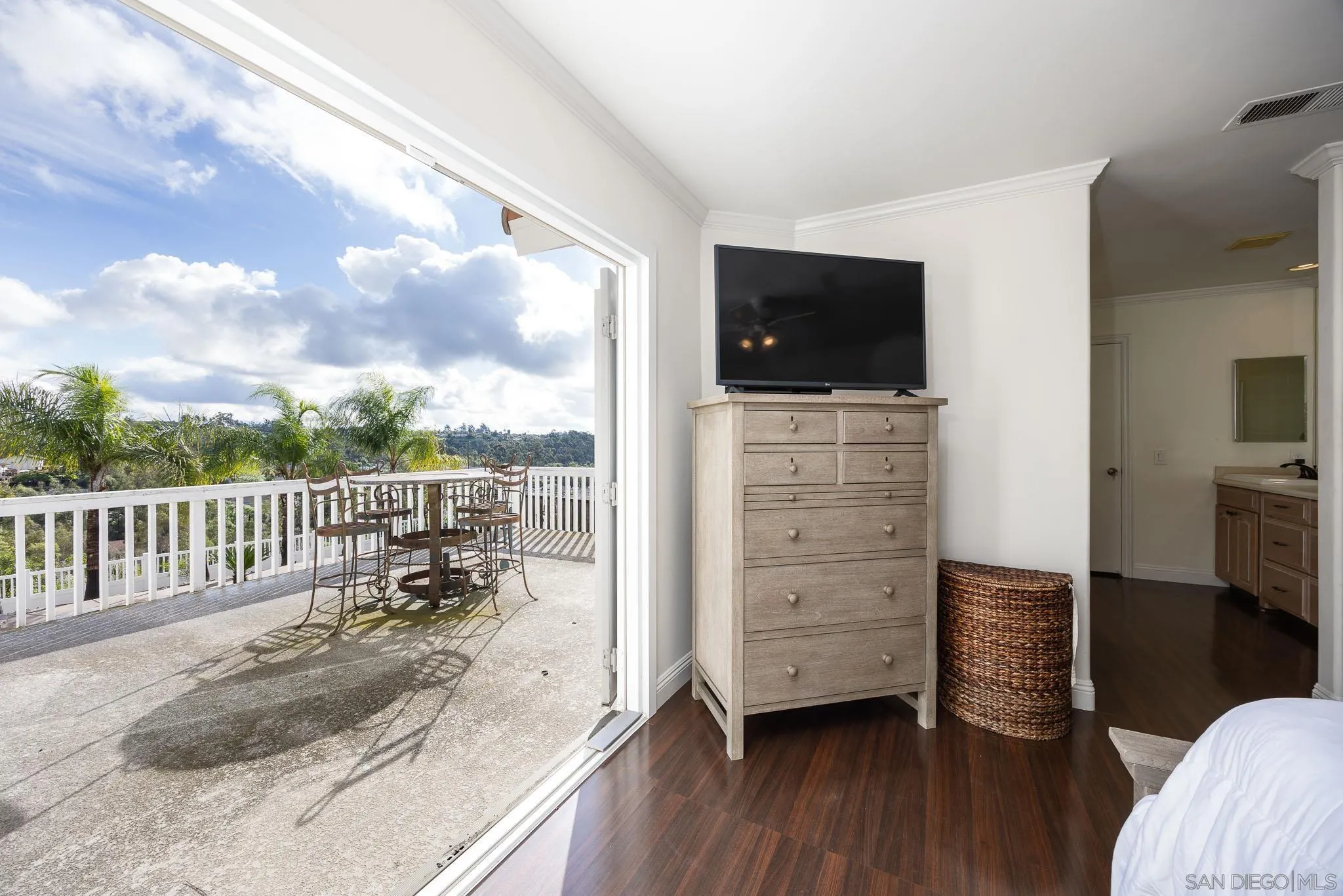 https://cdn.realtyfeed.com/cdn/127/2600423/fdab0e5881afd646ed0df966f4be4291.webp