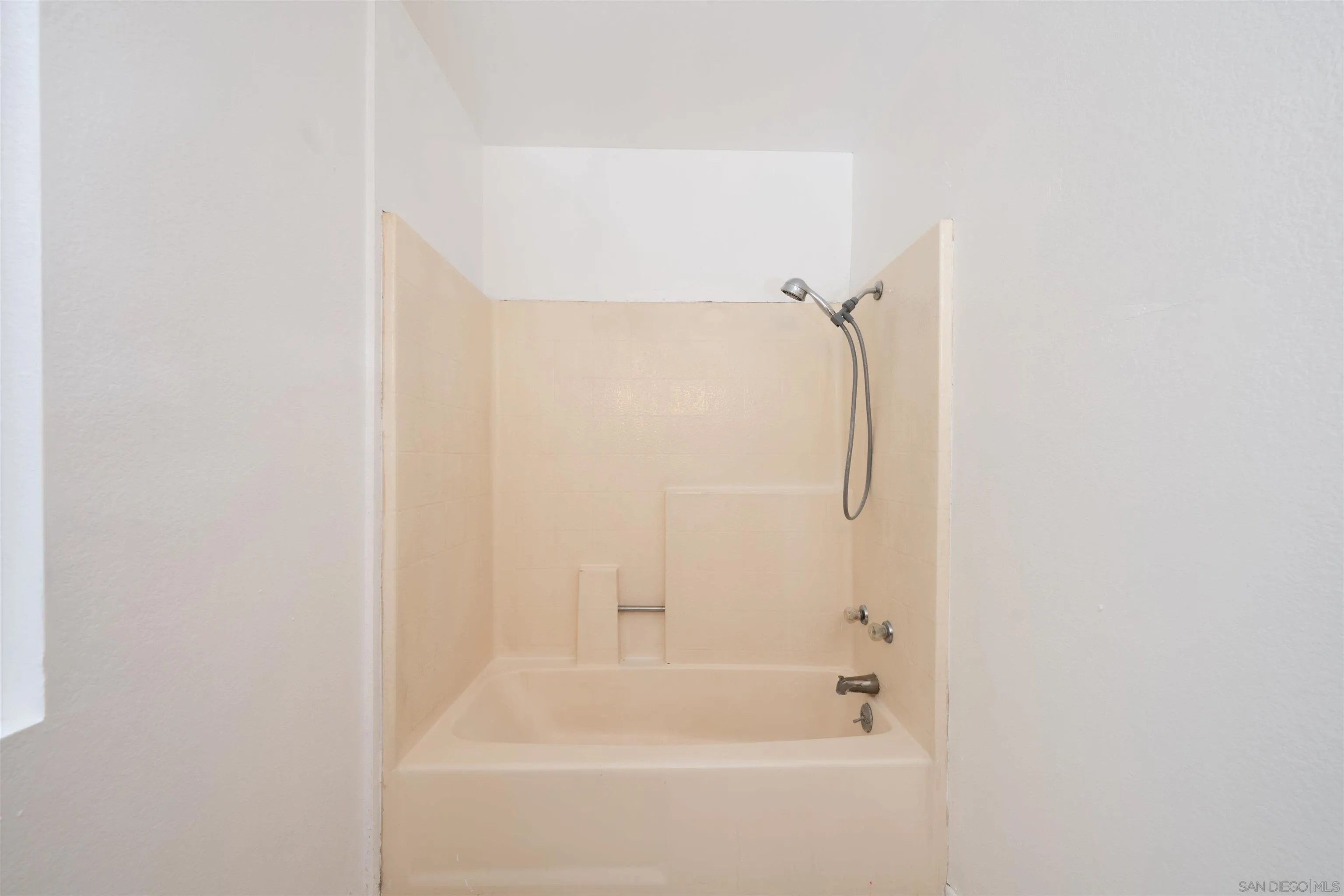 Photo #19: 2600448 Listing: Photo #19