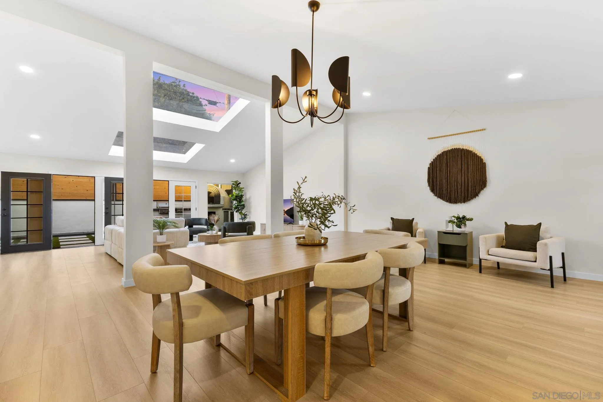 https://cdn.realtyfeed.com/cdn/127/2600462/f4d457e342e74b9af26ddc67e3bf2436.webp