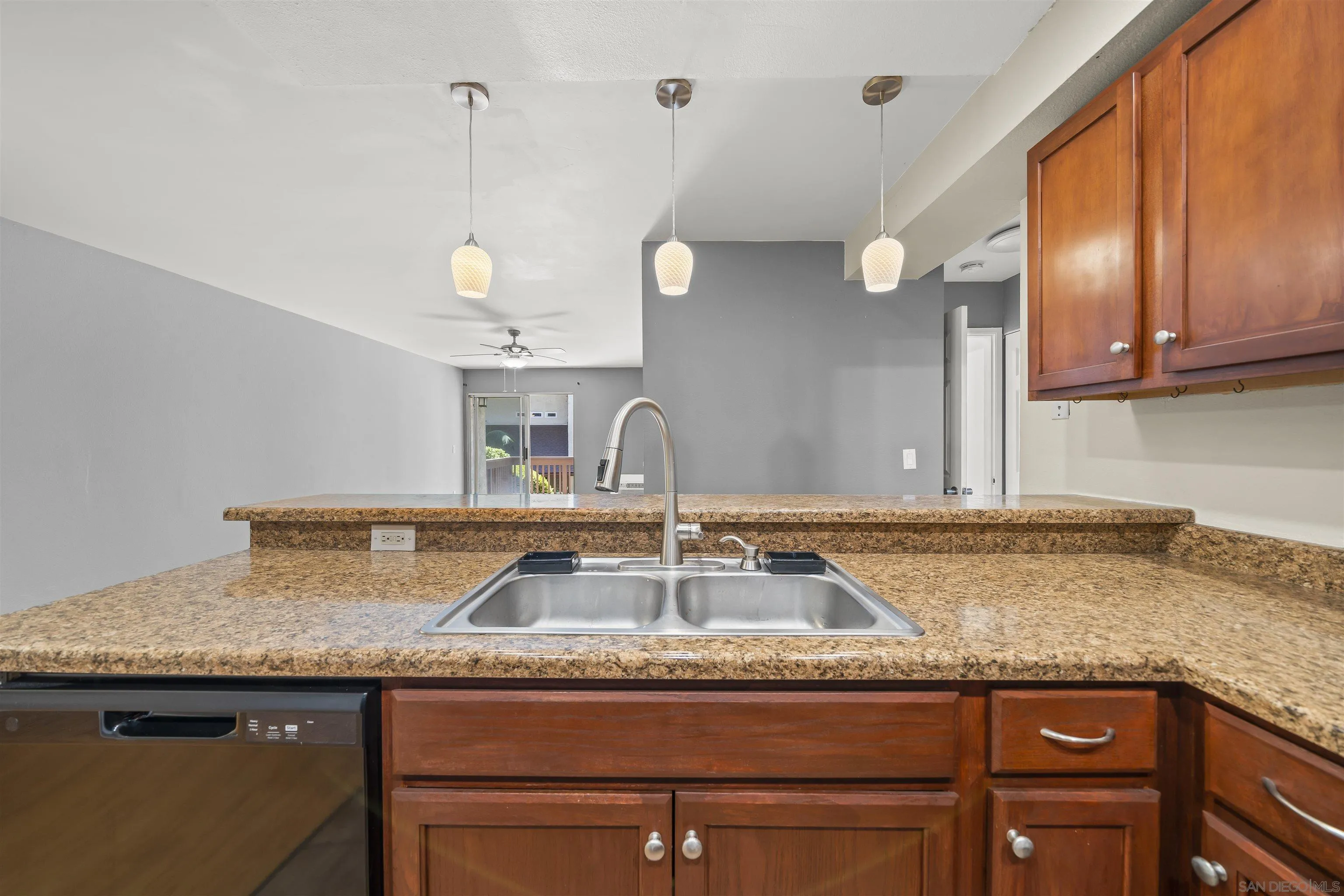 Photo #6: 2600466 Listing: Photo #6