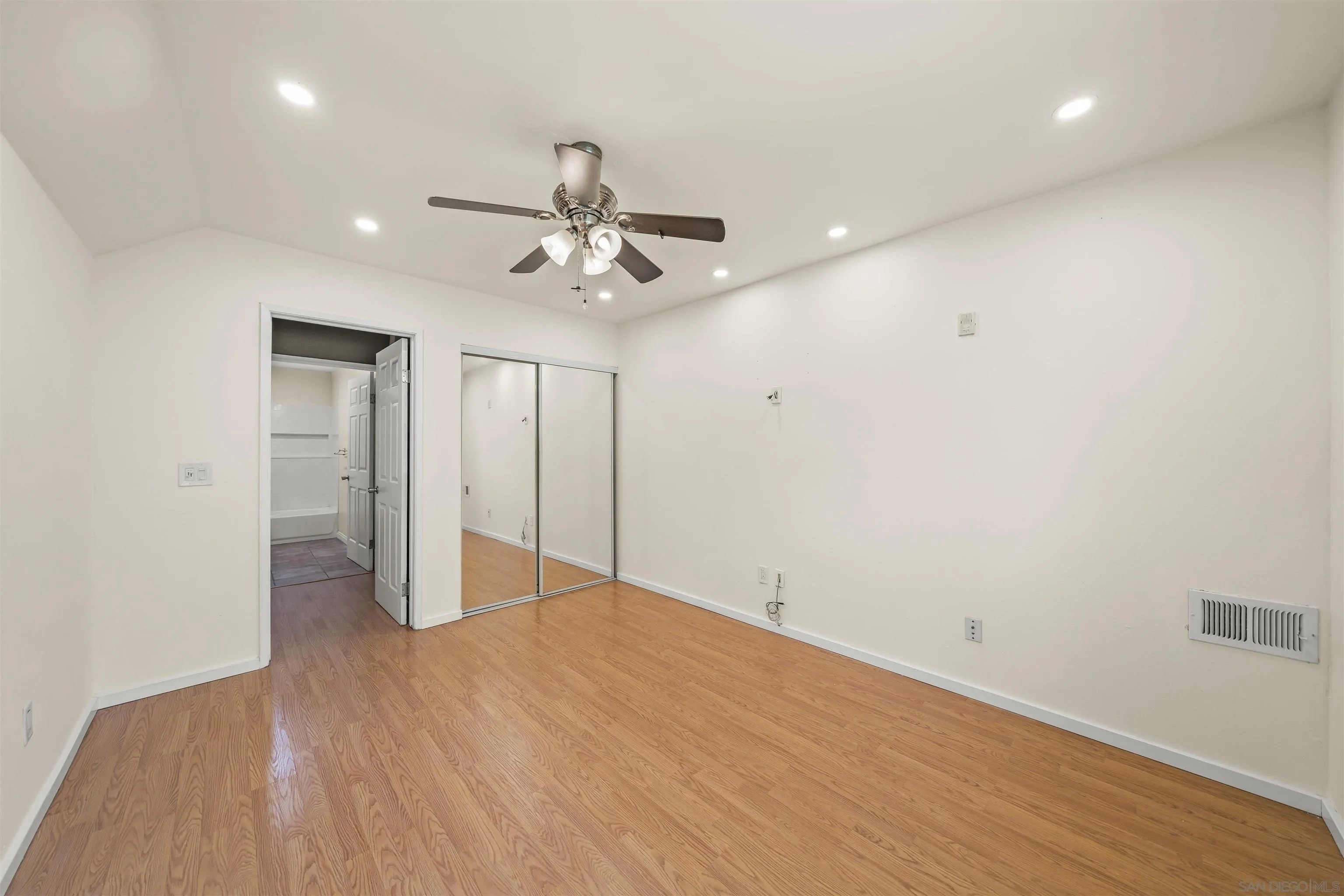 Photo #12: 2600466 Listing: Photo #12