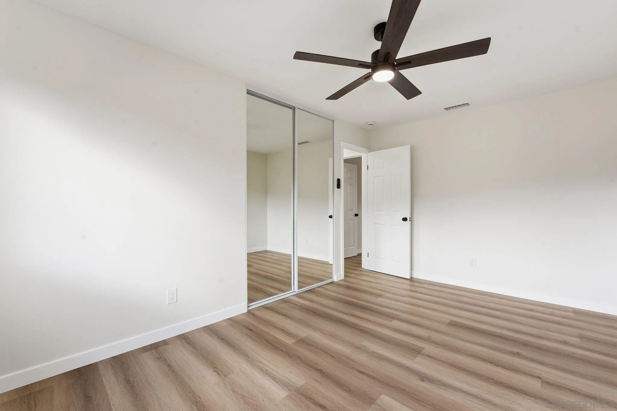 https://cdn.realtyfeed.com/cdn/127/2600483/61b59331636f9e54b4ac31fe9a5bdee0.webp