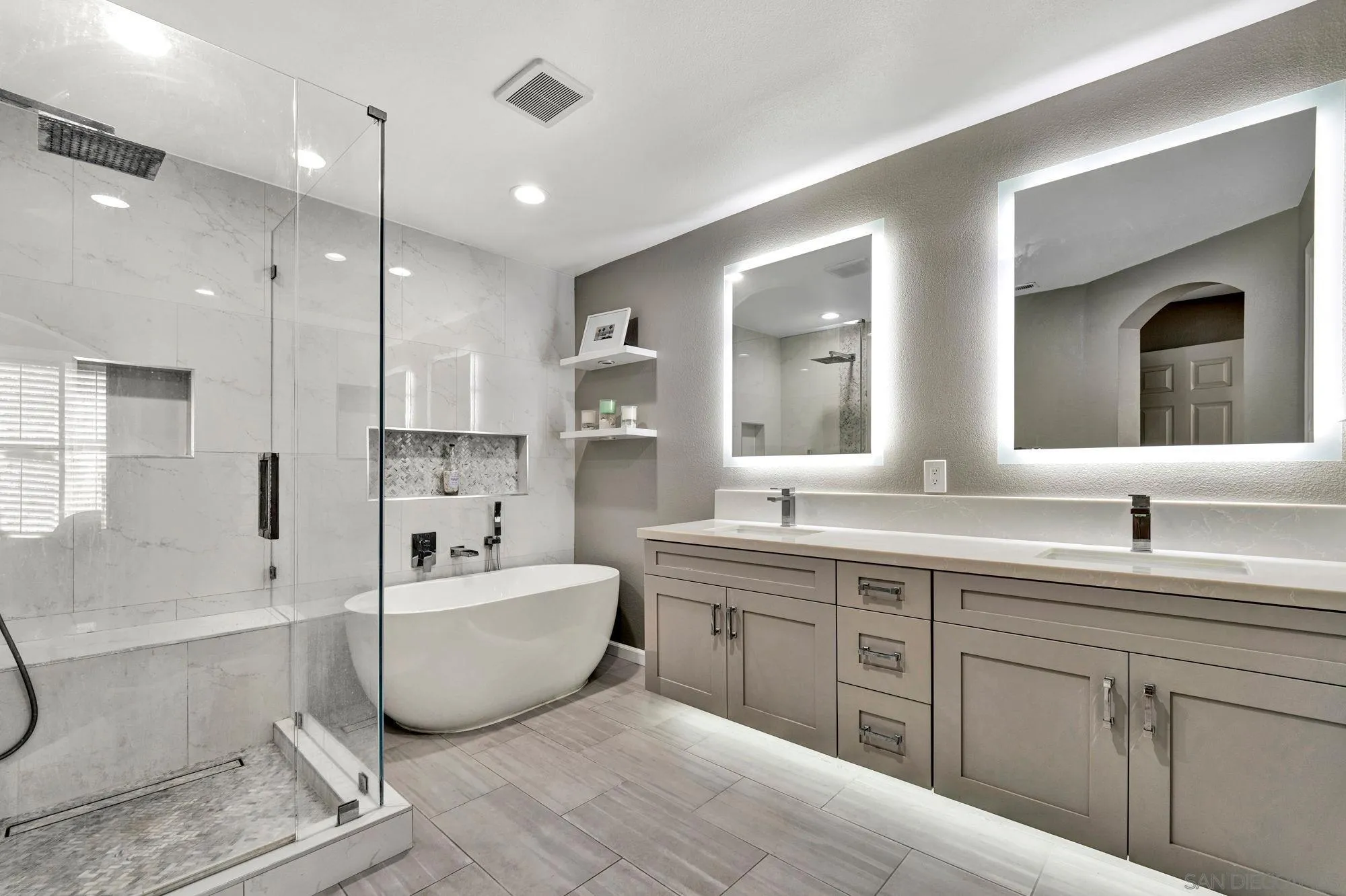 https://cdn.realtyfeed.com/cdn/127/2600495/0949c9a7edef18664087d4acf7981ba6.webp