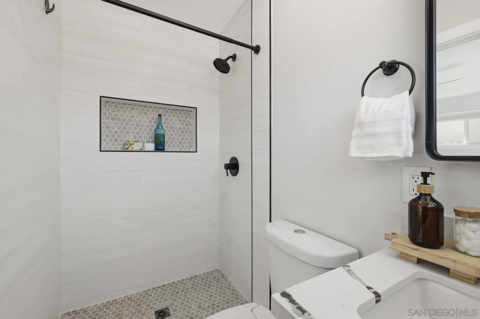 https://cdn.realtyfeed.com/cdn/127/2600539/4cd6e2b96714b9c34314155c39024002.webp