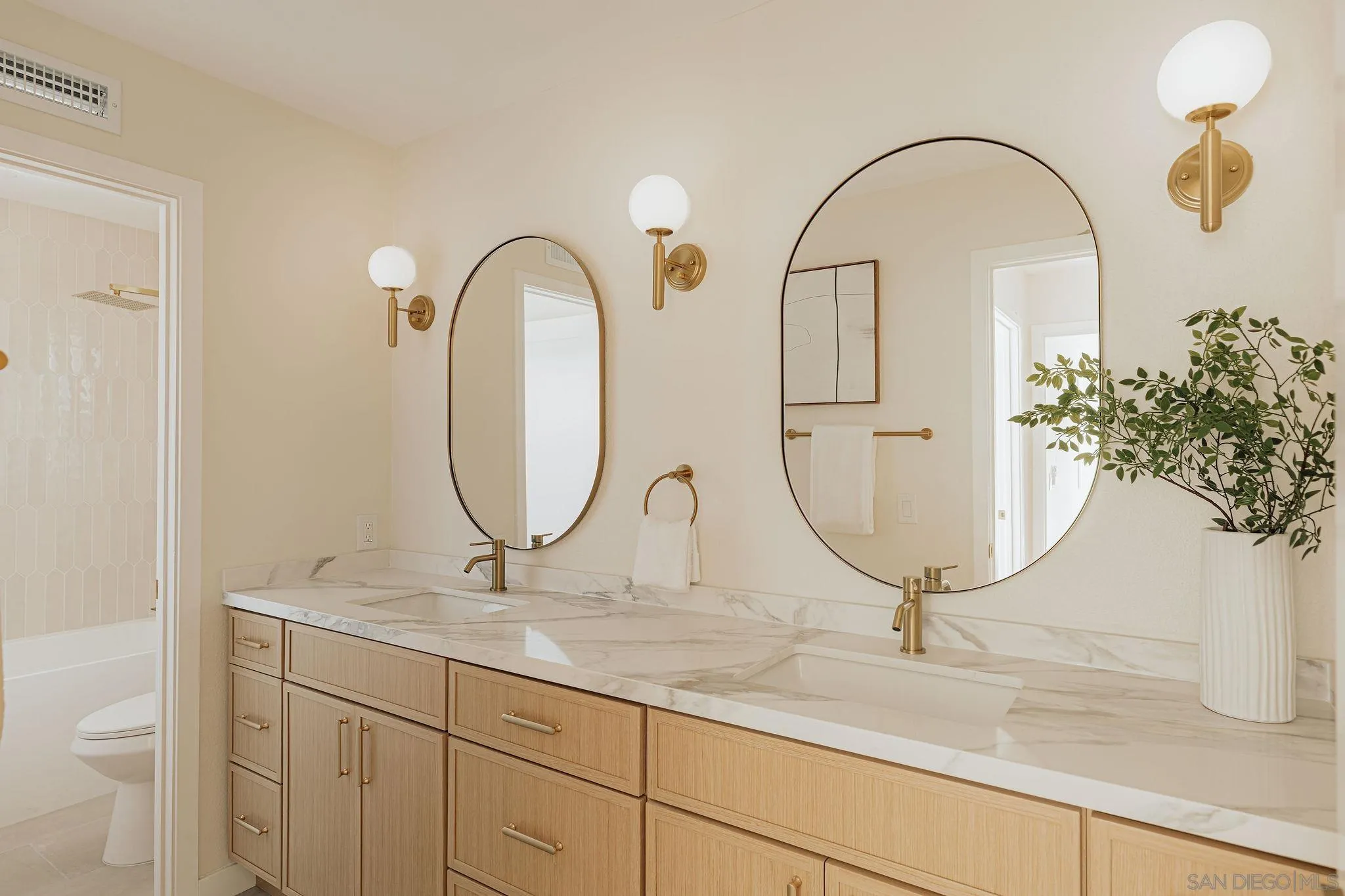 https://cdn.realtyfeed.com/cdn/127/2600540/9e42a22a8894390c2271b42d8806b665.webp