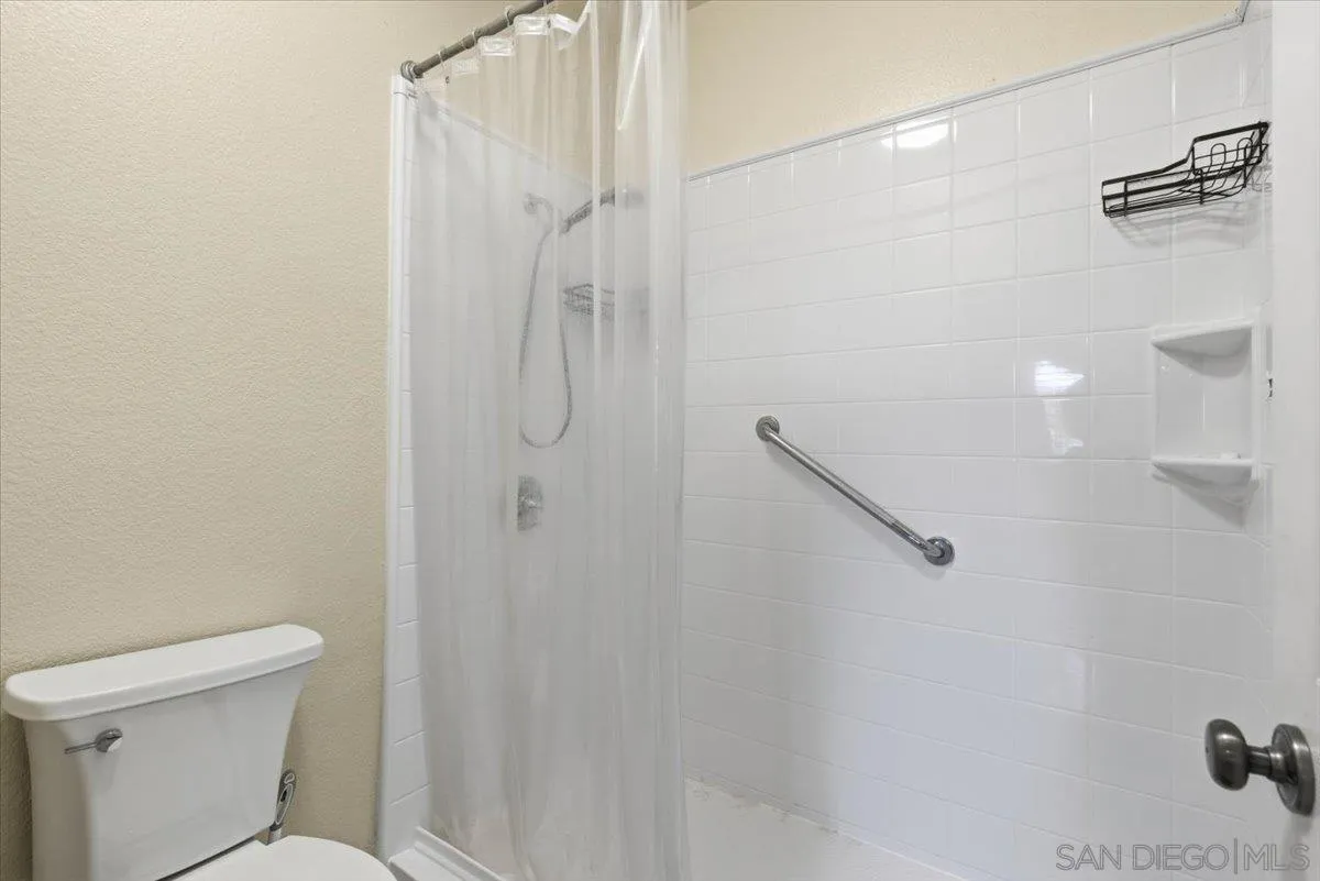 Photo #17: 2600542 Listing: Photo #17