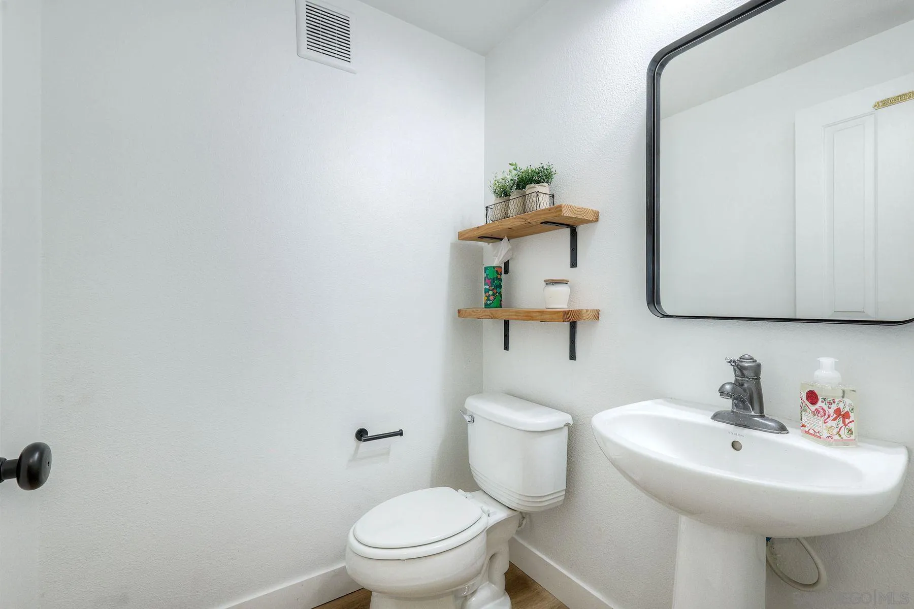 https://cdn.realtyfeed.com/cdn/127/2600560/0f625ee40ed256c5b20f849613048989.webp