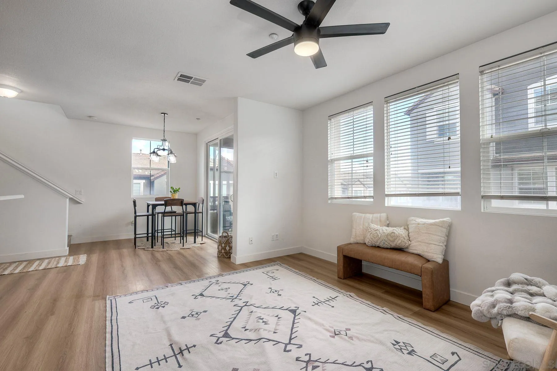 https://cdn.realtyfeed.com/cdn/127/2600560/14861232cdb0968ac336990921905615.webp