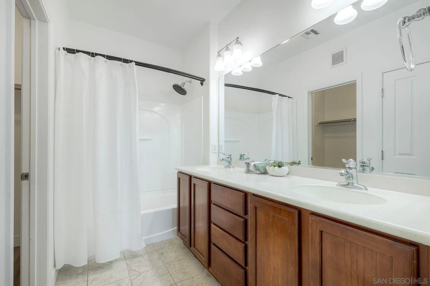 https://cdn.realtyfeed.com/cdn/127/2600560/bdd2214881a83c8fb2770344a26dd24e.webp