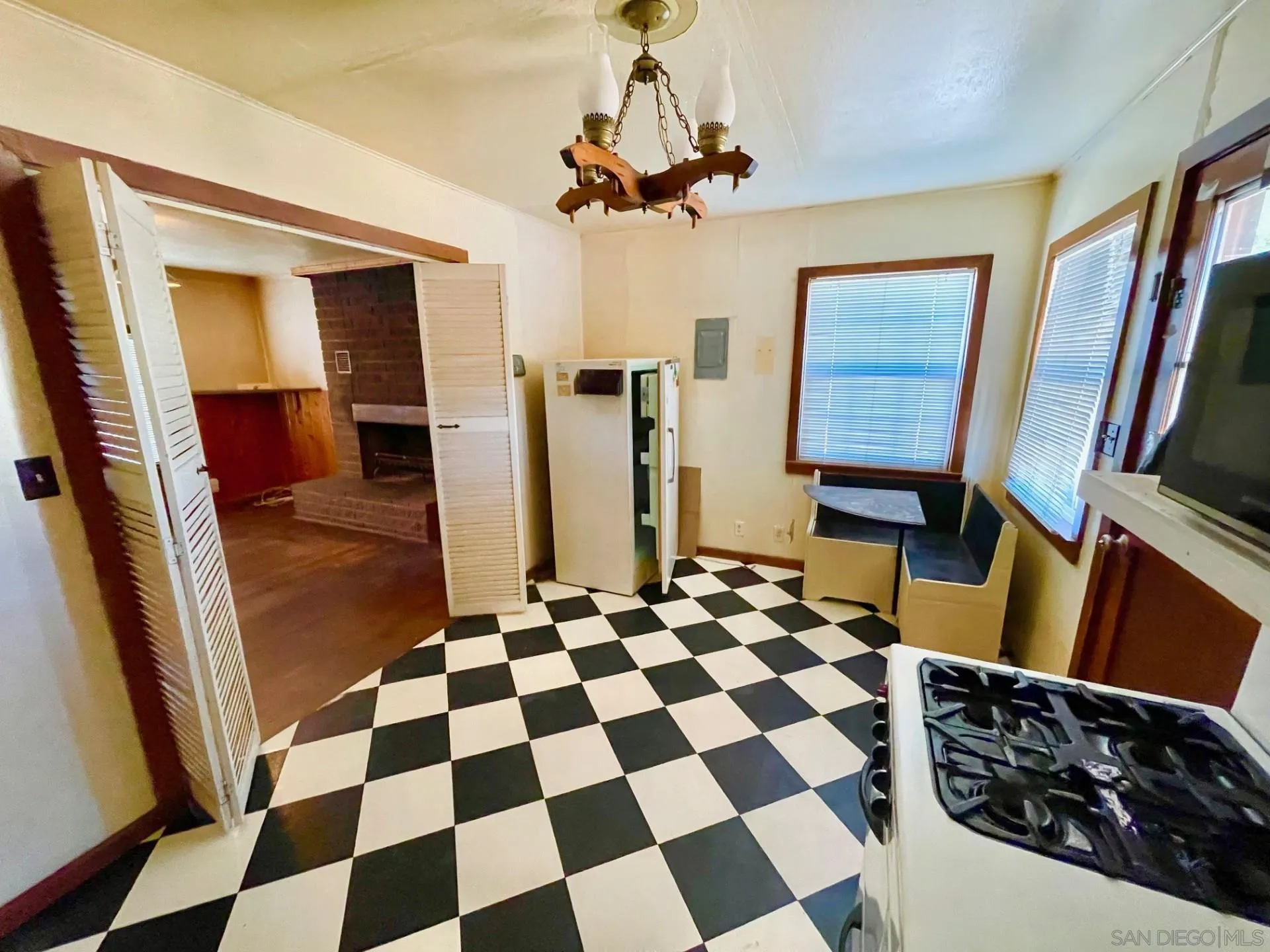 https://cdn.realtyfeed.com/cdn/127/2600565/46f330507cf111860c3e6b21e0b53488.webp
