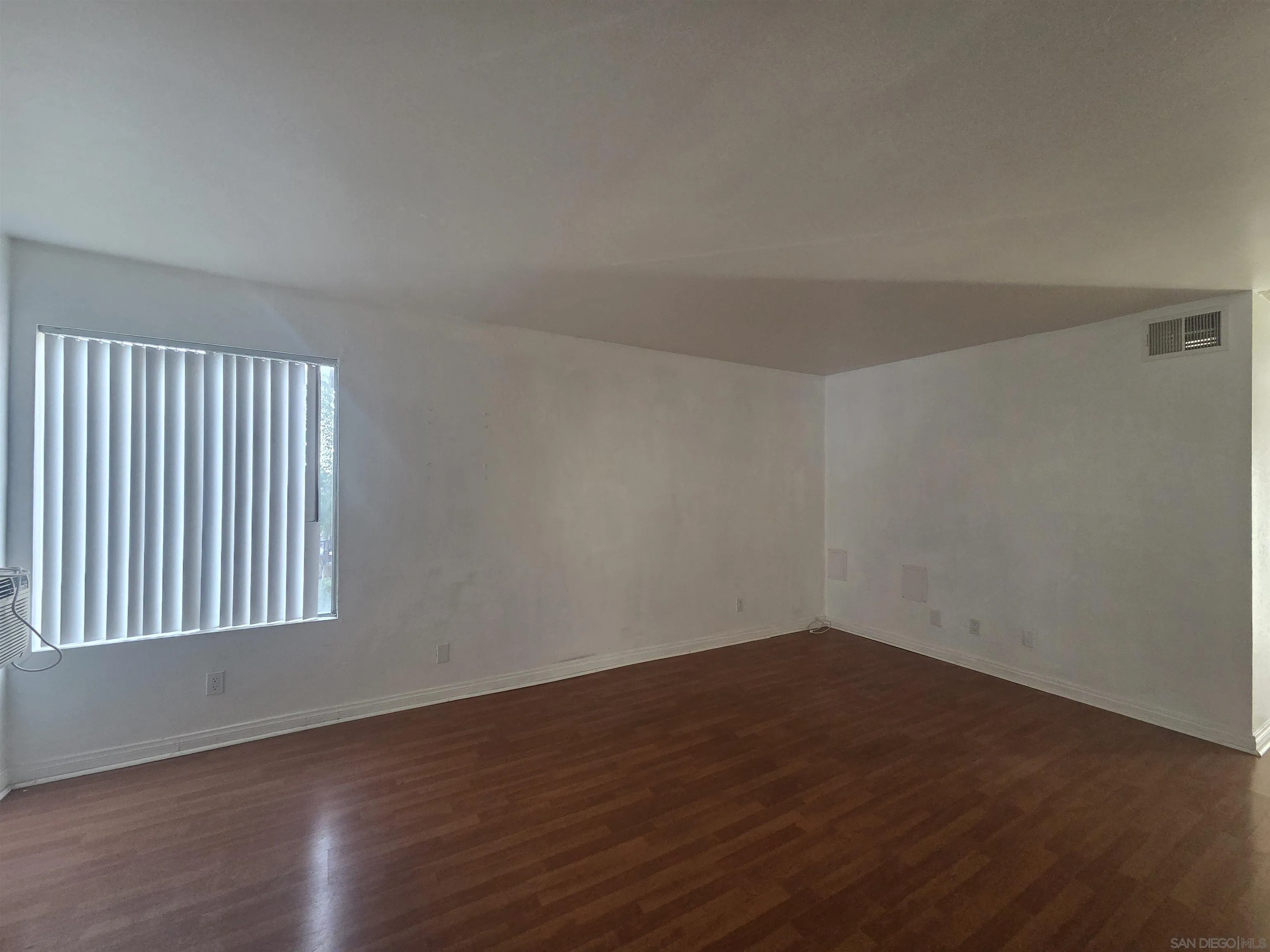 Photo #4: 2600572 Listing: Photo #4