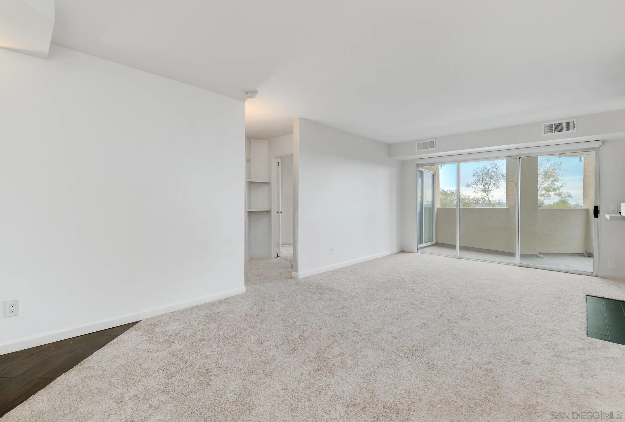 Photo #2: 2600576 Listing: Photo #2