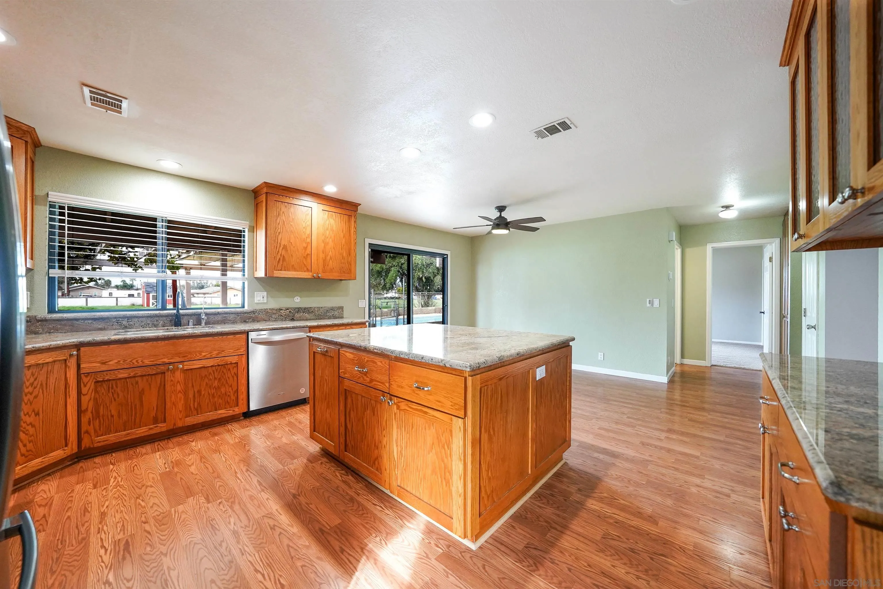 https://cdn.realtyfeed.com/cdn/127/2600579/42db9dd5f4fa1f7ab3524dc7509ae4a8.webp