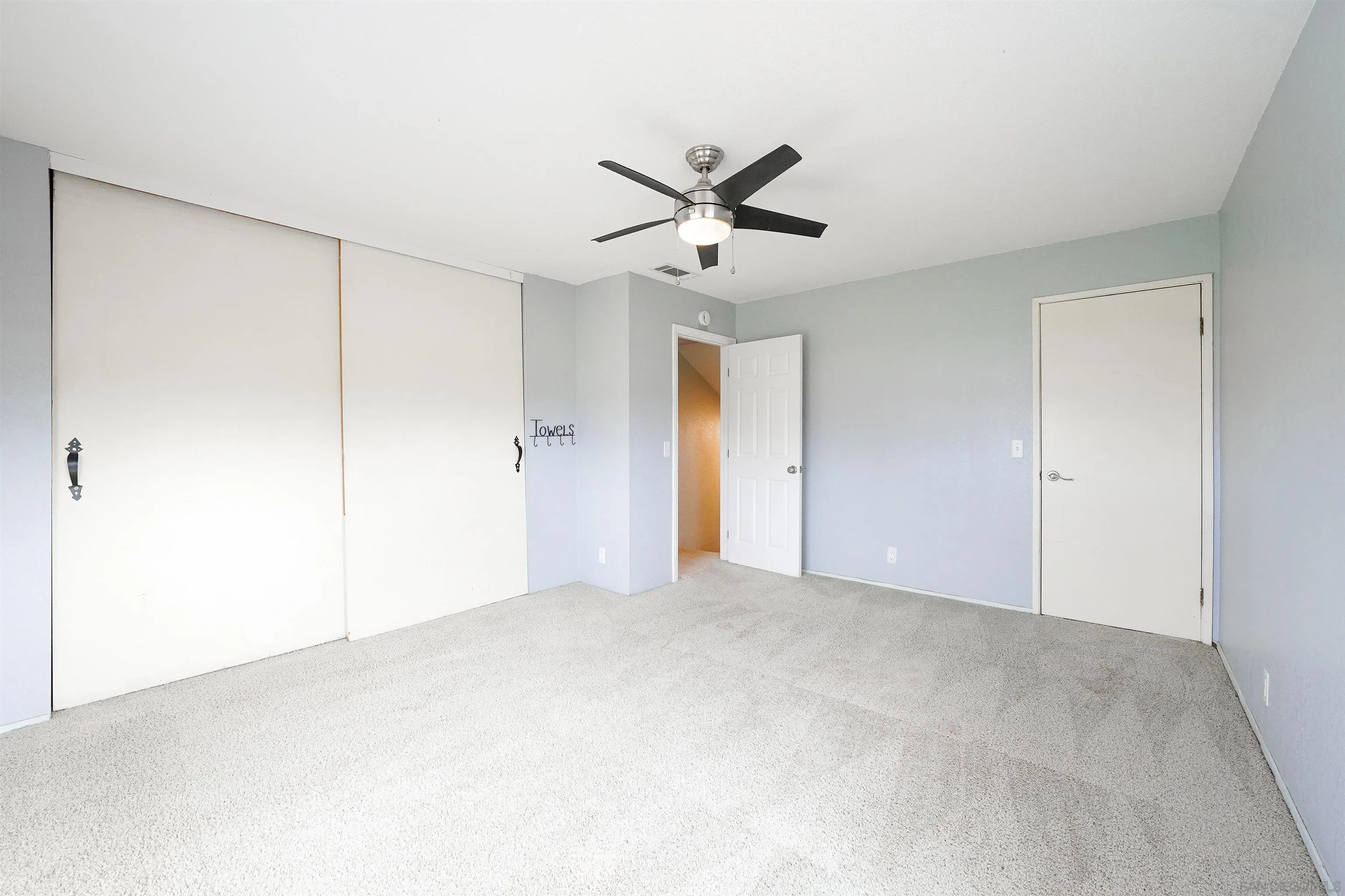 https://cdn.realtyfeed.com/cdn/127/2600579/f641ad10bbad542179205366501a5832.webp