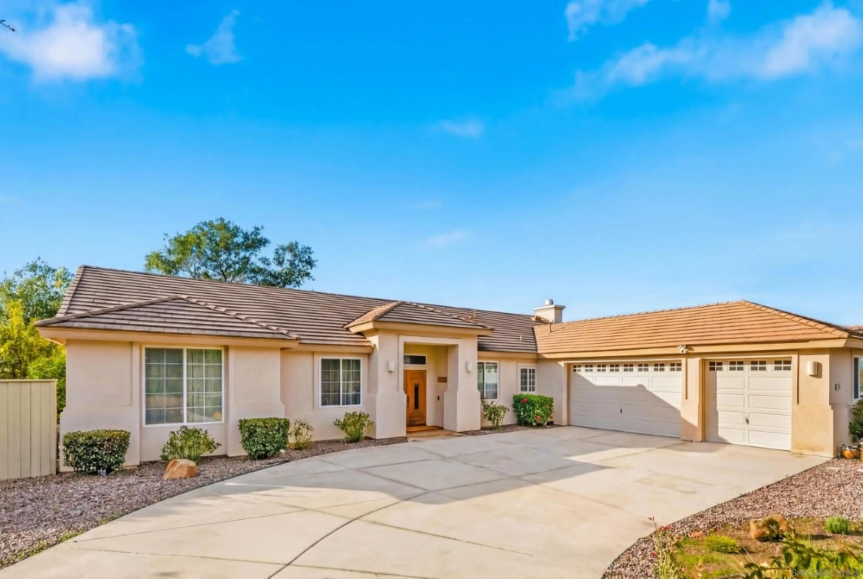https://cdn.realtyfeed.com/cdn/127/2600582/109266e2942bcad04bad7d12c3a245e5.webp