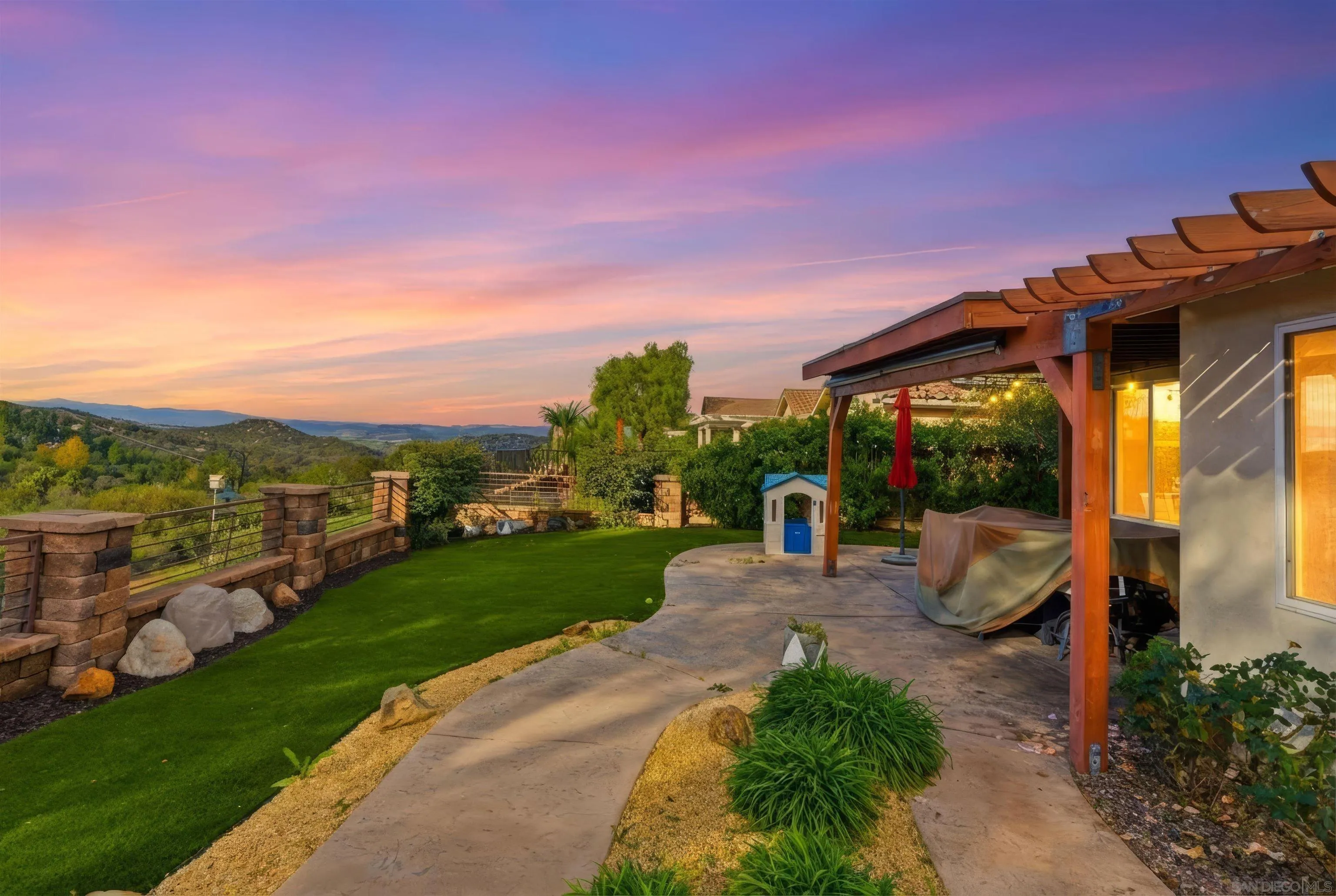 https://cdn.realtyfeed.com/cdn/127/2600582/8421ca4ba9d7b8ce232aba7578f23614.webp
