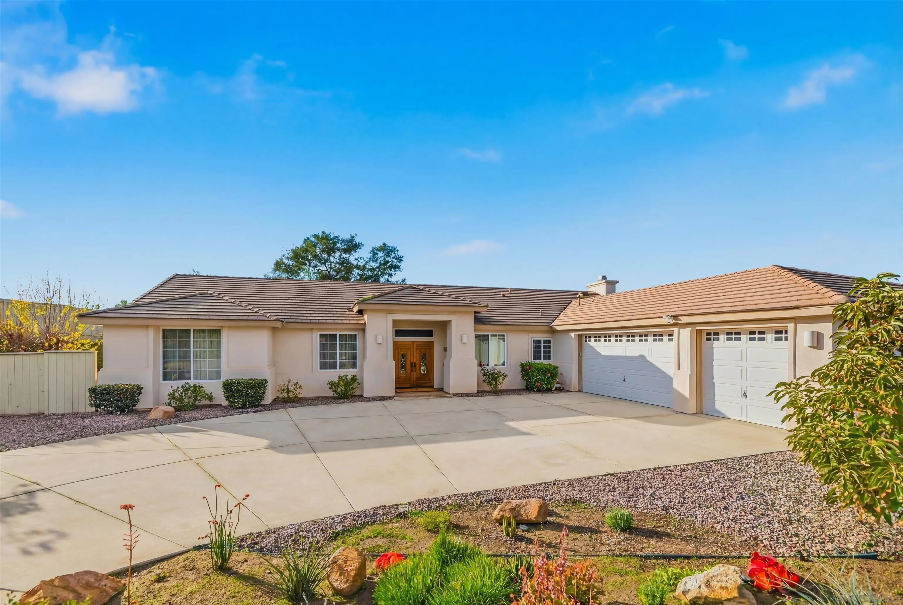 https://cdn.realtyfeed.com/cdn/127/2600582/9e1b0bf9d741d7a2473558f5414d52a7.webp