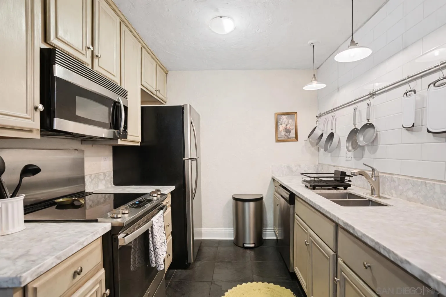 Photo #1: 2600593 Listing: Photo #1