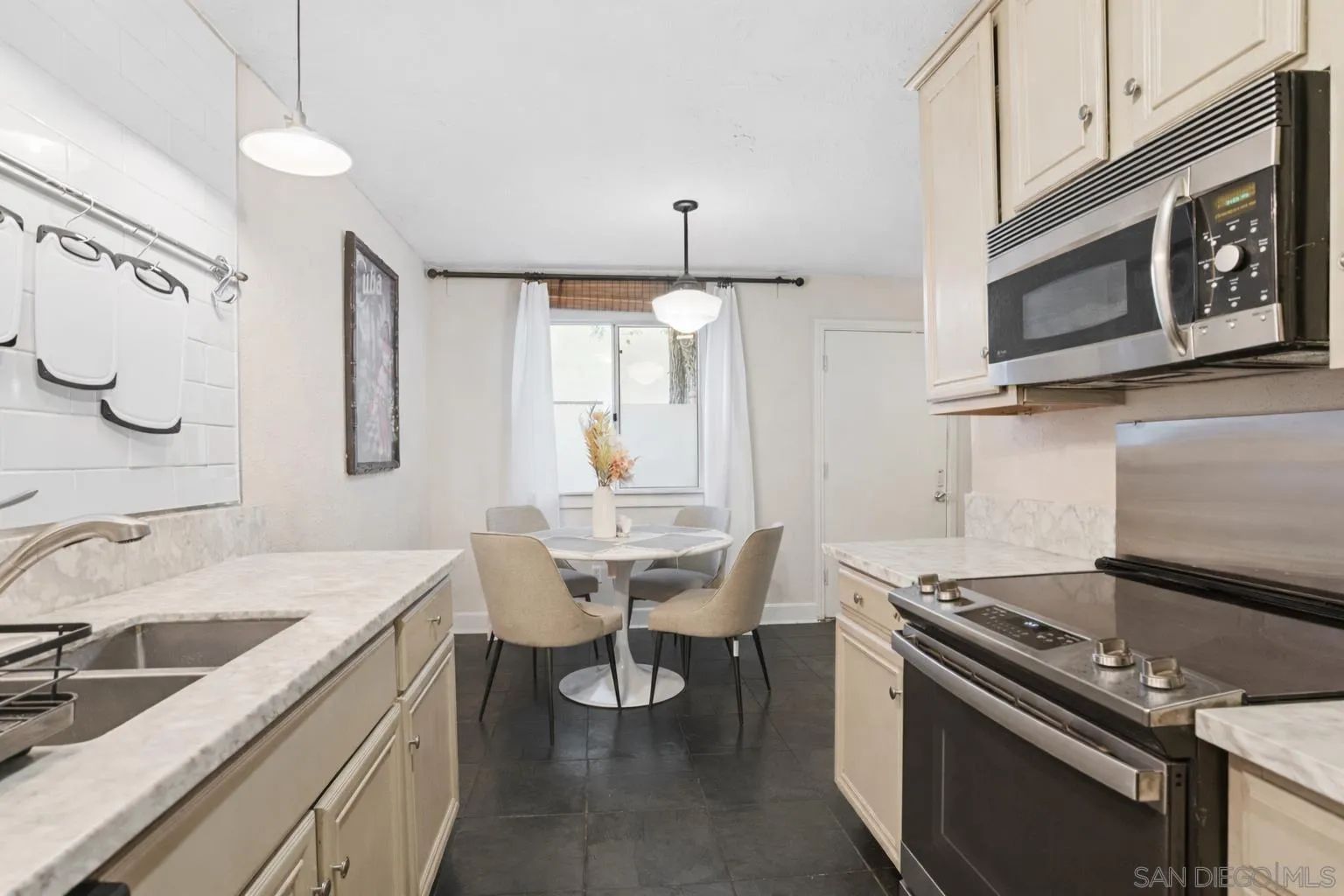 Photo #2: 2600593 Listing: Photo #2