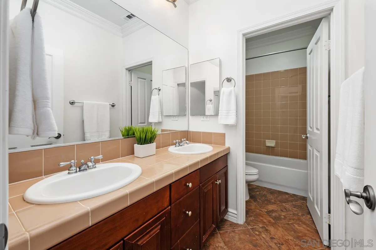 https://cdn.realtyfeed.com/cdn/127/2600605/819bb421152c091e6bd51714162bbb3f.webp