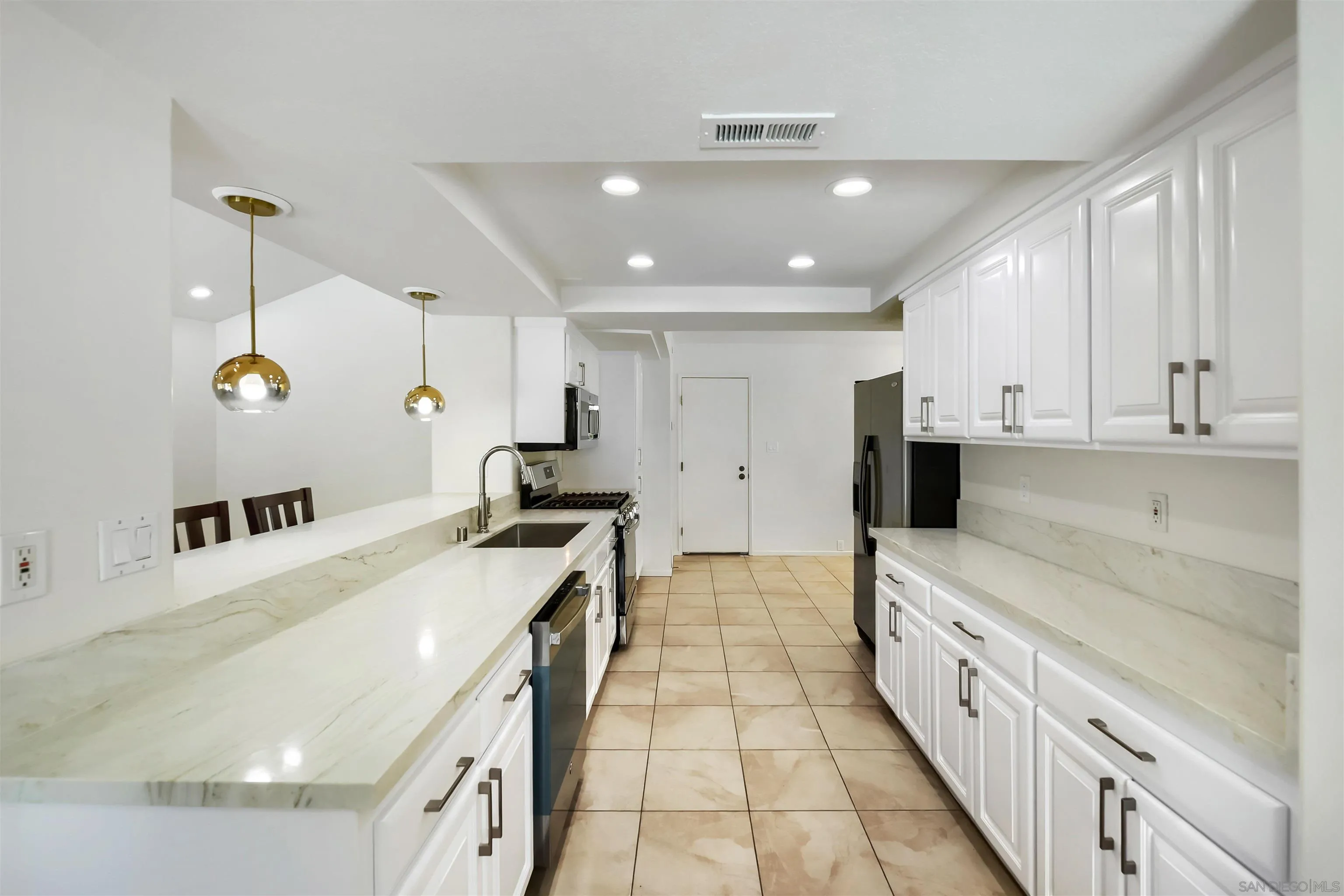https://cdn.realtyfeed.com/cdn/127/2600614/2e5e0fd5cfa37155118fdb3e85da2cbe.webp