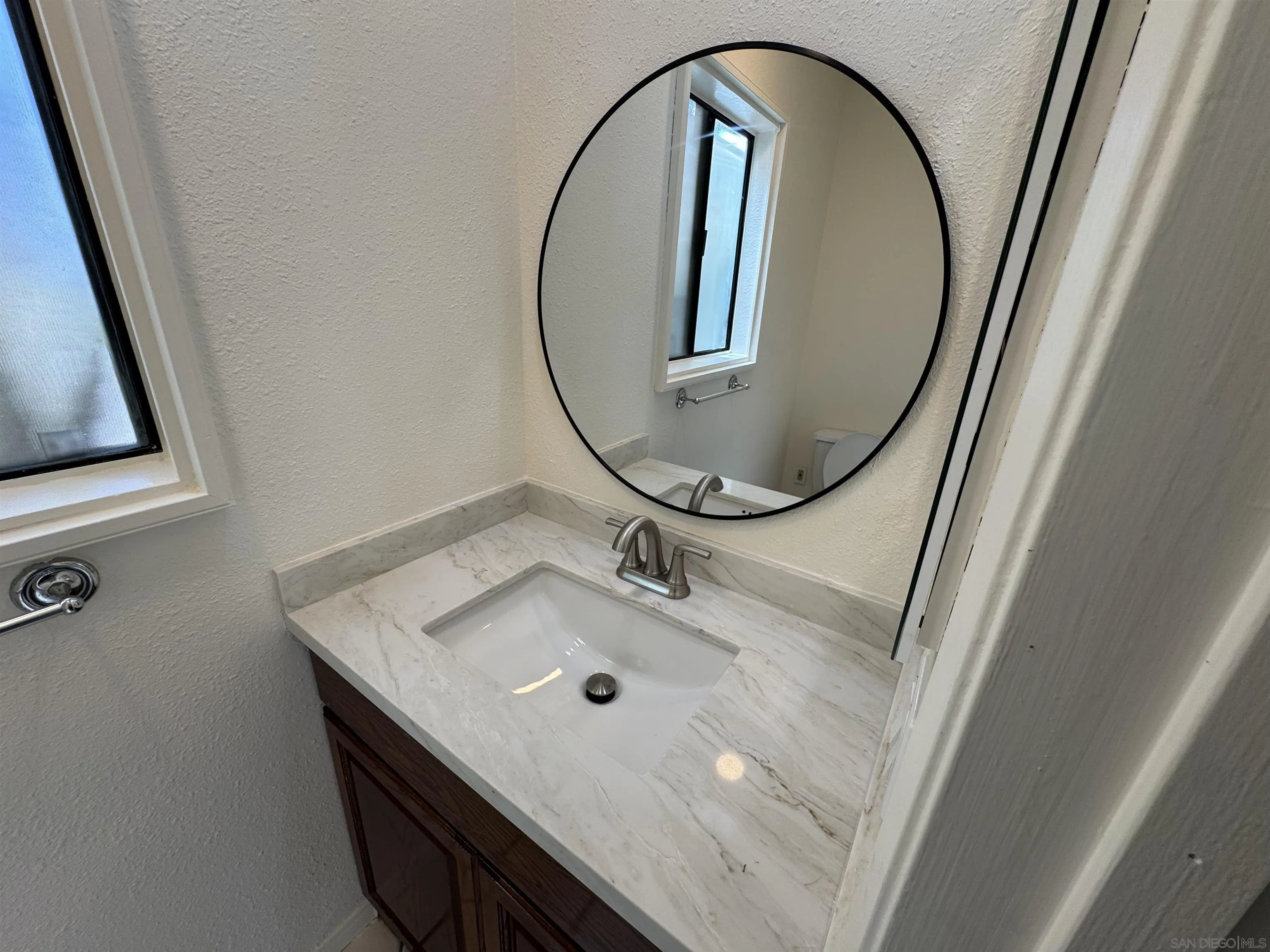 https://cdn.realtyfeed.com/cdn/127/2600614/a091f1e2dfb3bae57fba05674ff72c85.webp