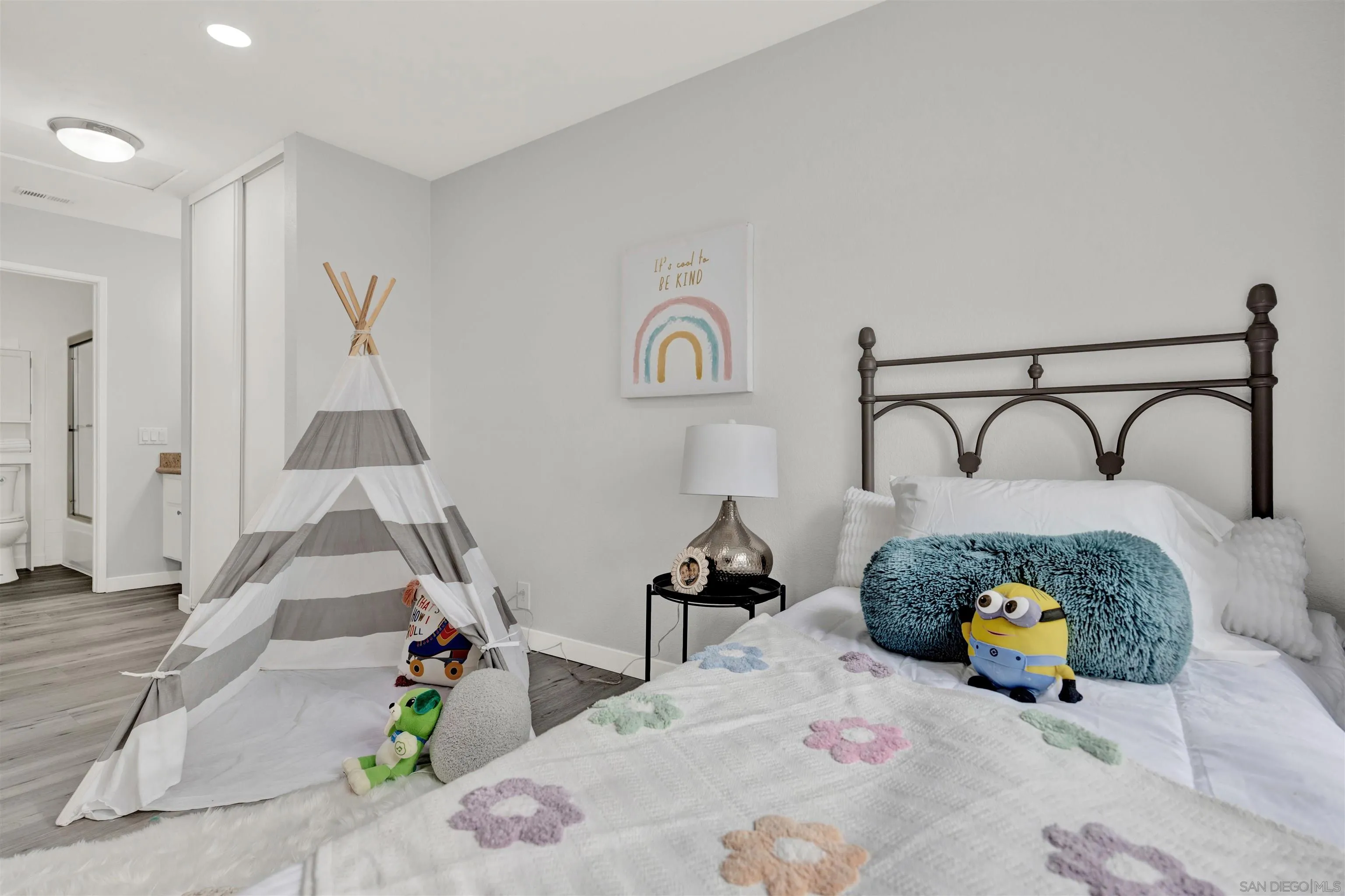 https://cdn.realtyfeed.com/cdn/127/2600618/10759a1baf00726439c9d78a34590a06.webp