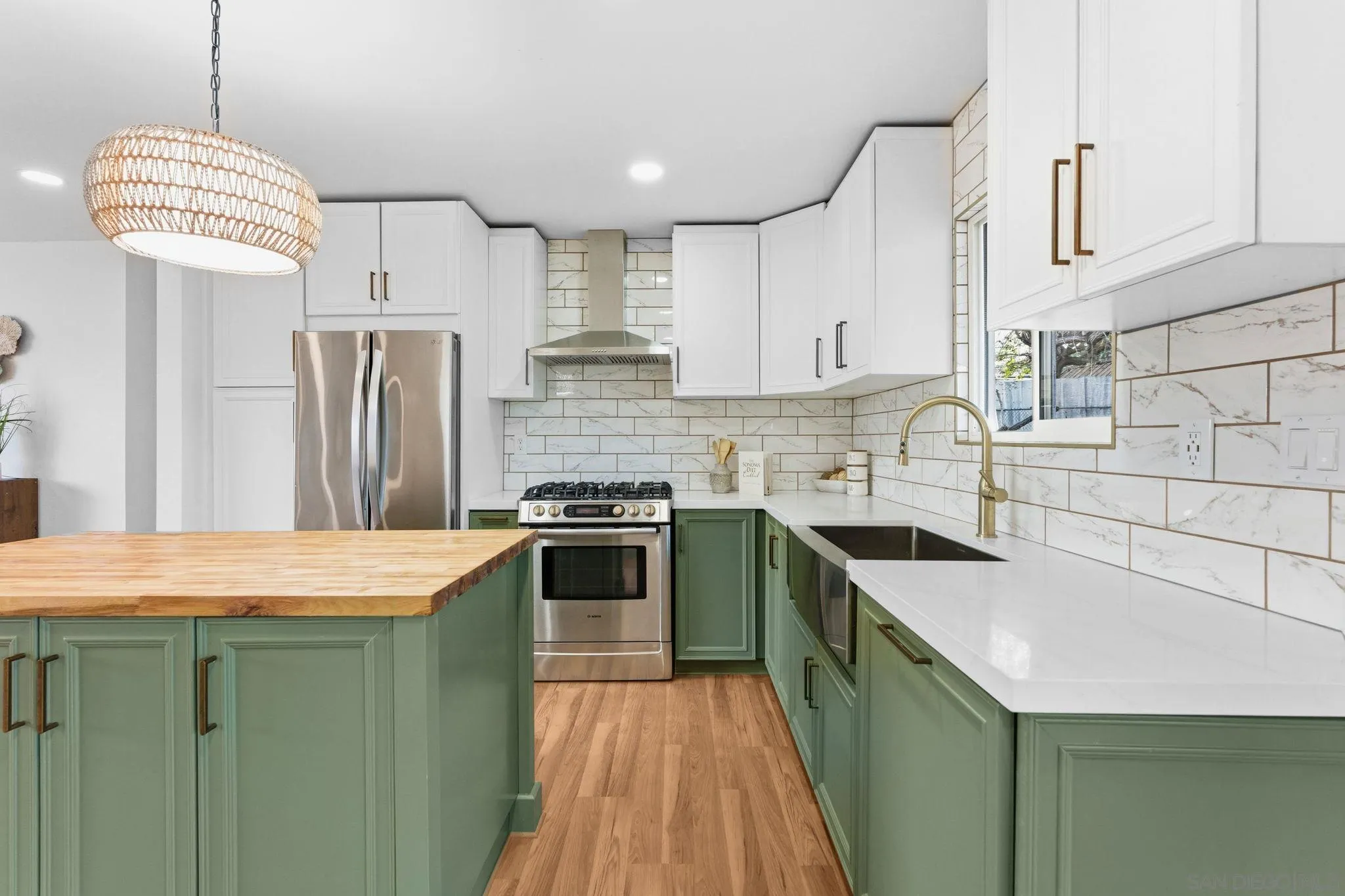 https://cdn.realtyfeed.com/cdn/127/2600623/e42d3b77d26eab1731481e5a38235e3d.webp