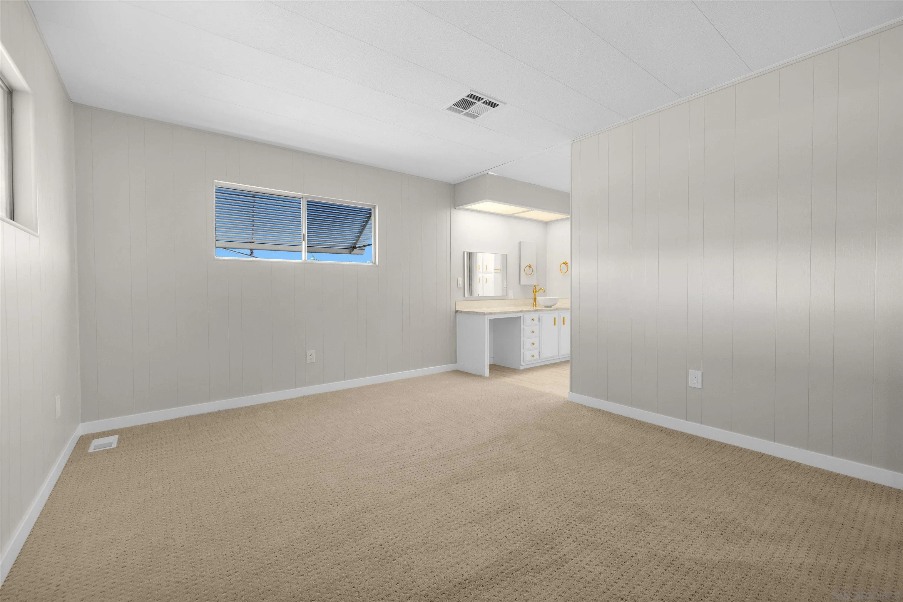 https://cdn.realtyfeed.com/cdn/127/2600647/1c290550b025f9830f03e88a82c64478.webp
