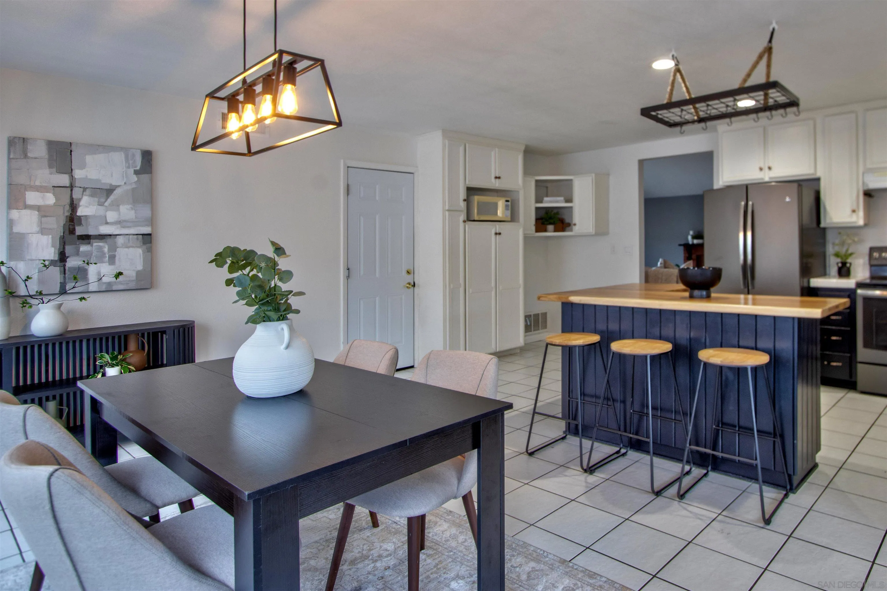 https://cdn.realtyfeed.com/cdn/127/2600658/09c66b7a5e90b24607214aab18b613e8.webp