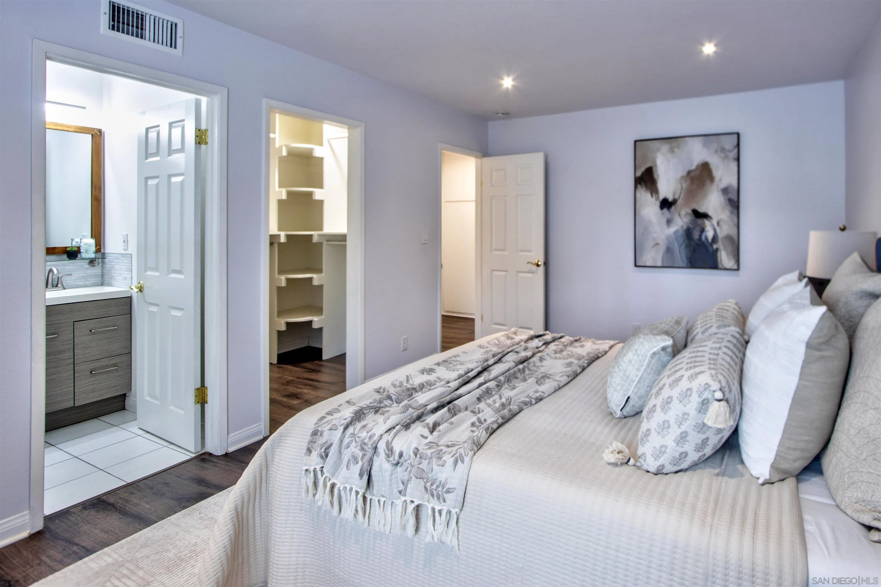 https://cdn.realtyfeed.com/cdn/127/2600658/e108106afe8b51b6906584da8b6264d4.webp
