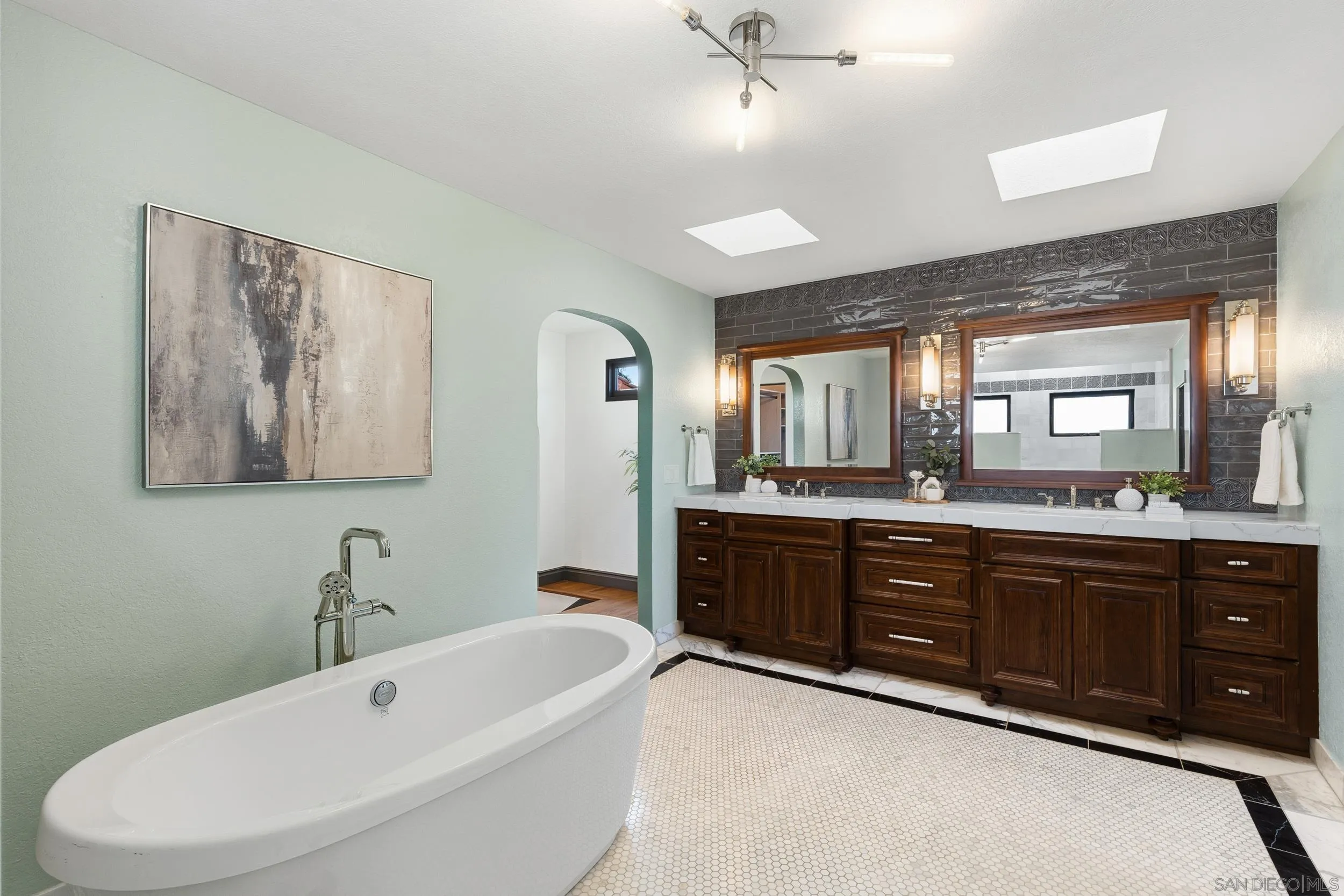 https://cdn.realtyfeed.com/cdn/127/2600659/3165588731b802d5895f39449698b902.webp