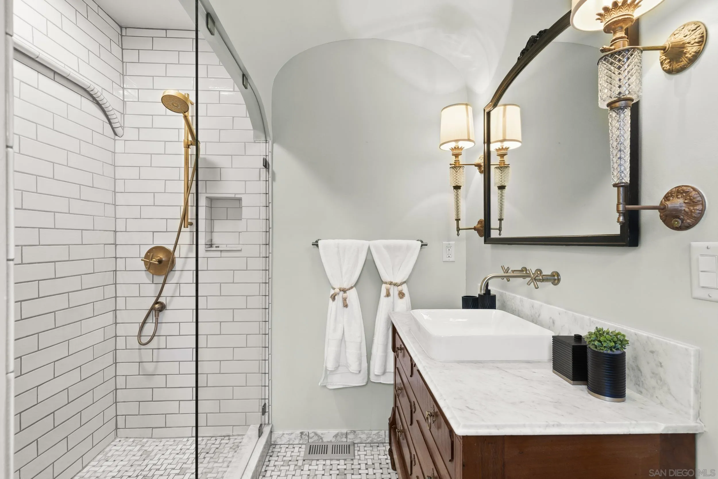 https://cdn.realtyfeed.com/cdn/127/2600659/525481382ac1acac24ce851f325d6c6b.webp