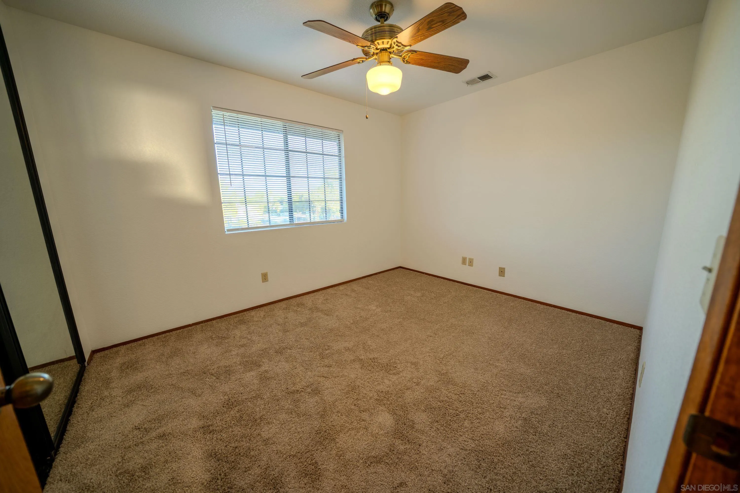 https://cdn.realtyfeed.com/cdn/127/2600660/46559479a7fea4113831b09f9a1bb917.webp