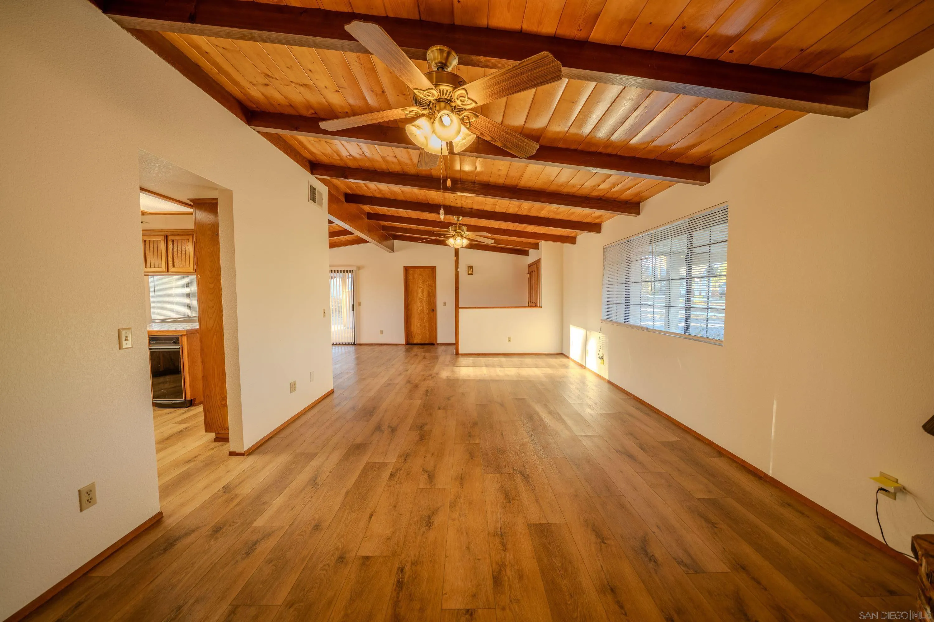 https://cdn.realtyfeed.com/cdn/127/2600660/fc2581a9cda36046d65802b305c6066d.webp