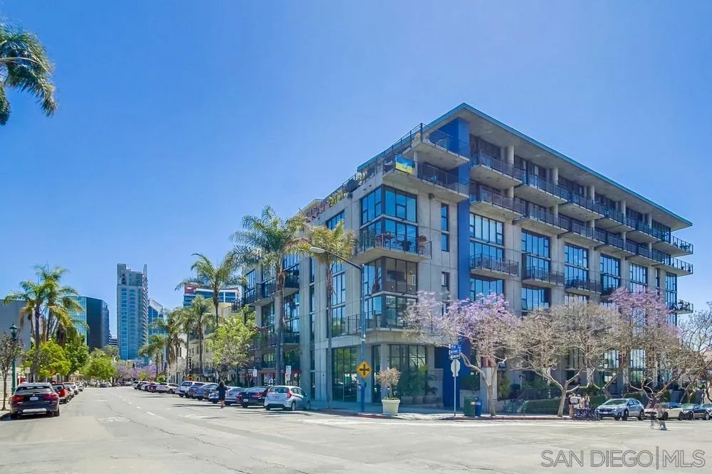 https://cdn.realtyfeed.com/cdn/127/2600665/77f30a907ba246a8650b21f1365c0a9f.webp