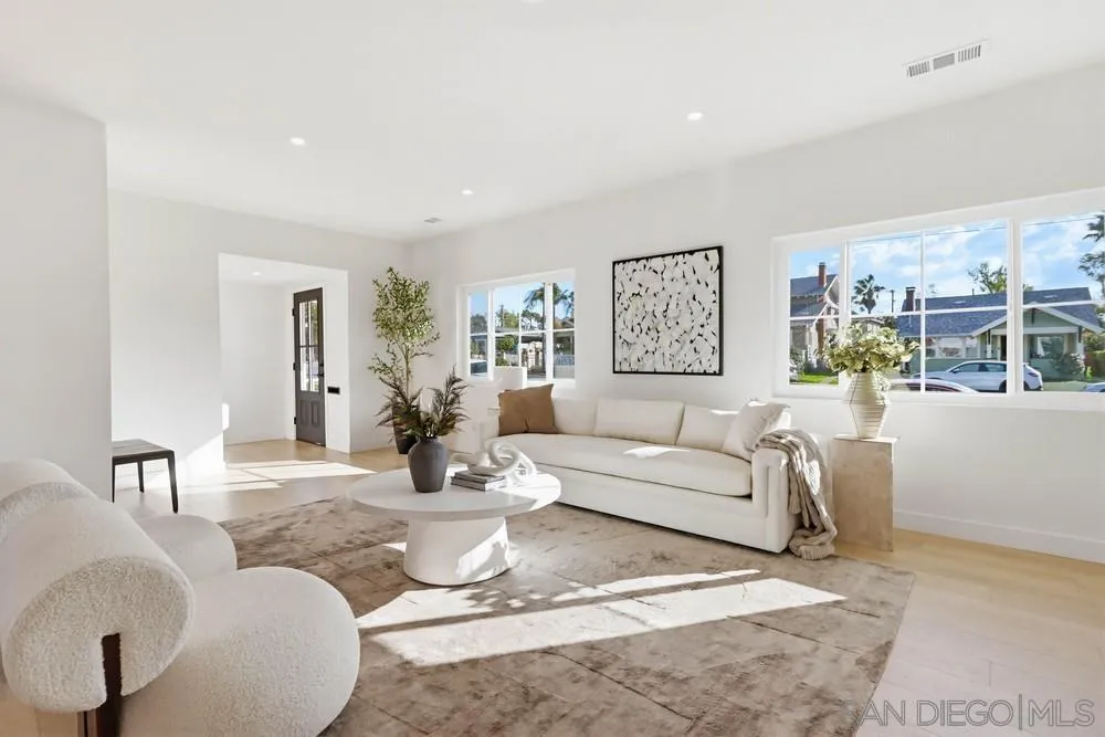 https://cdn.realtyfeed.com/cdn/127/2600669/56fe84166e25715274bd34194e19a818.webp