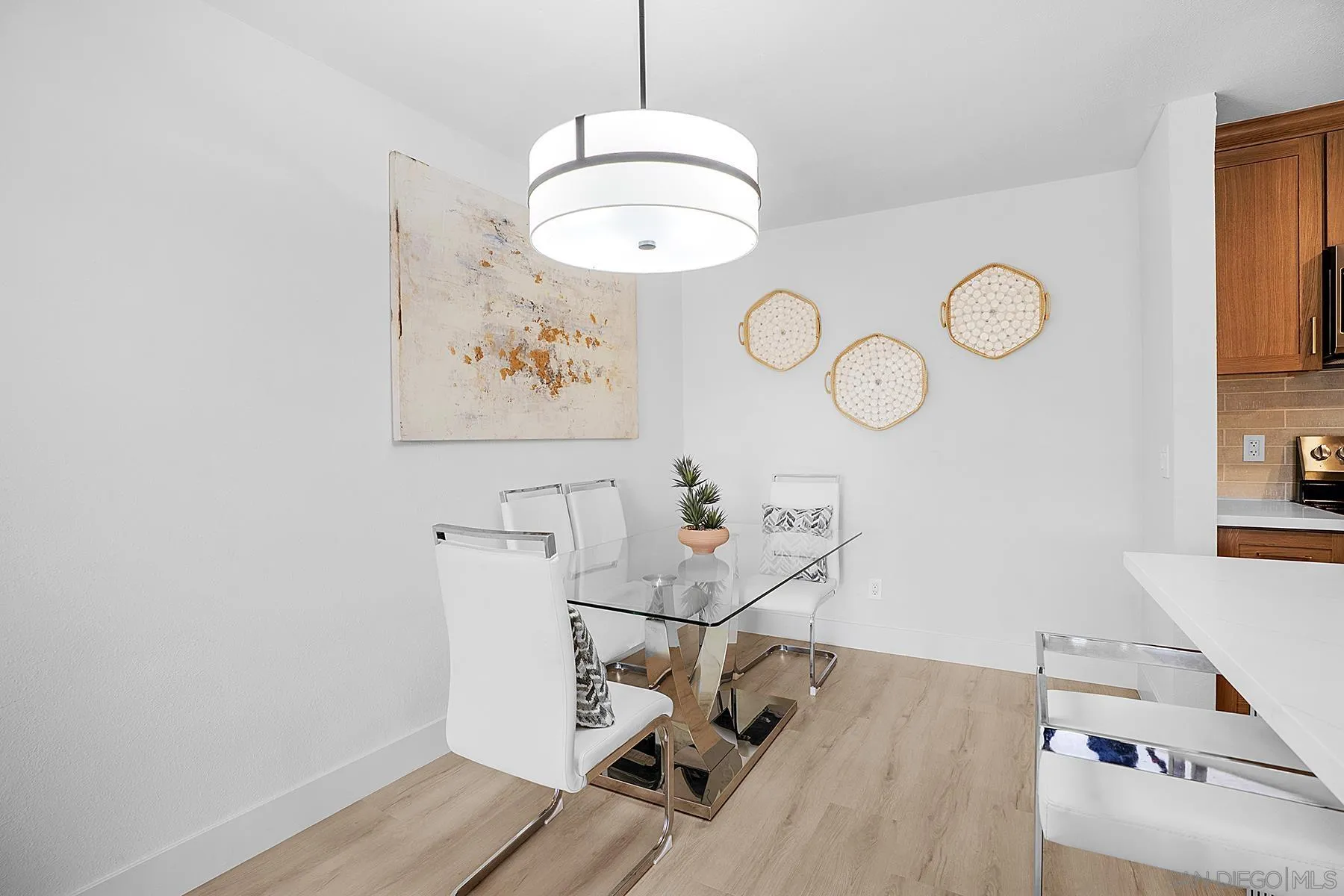 https://cdn.realtyfeed.com/cdn/127/2600673/e9e4b7da6672c926b0176fb96f6d831d.webp