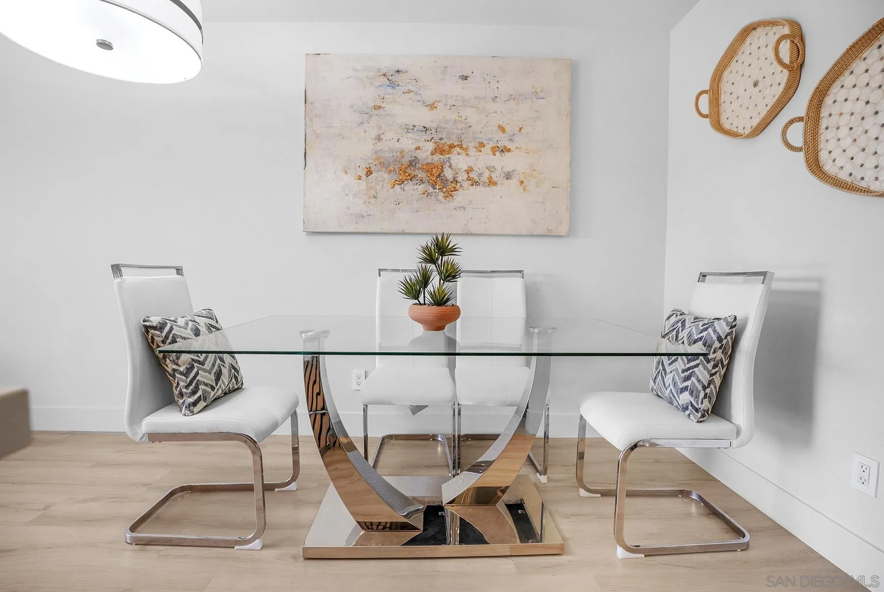 https://cdn.realtyfeed.com/cdn/127/2600673/f4cfcaabbd70687a1583e4b38c8f30c1.webp